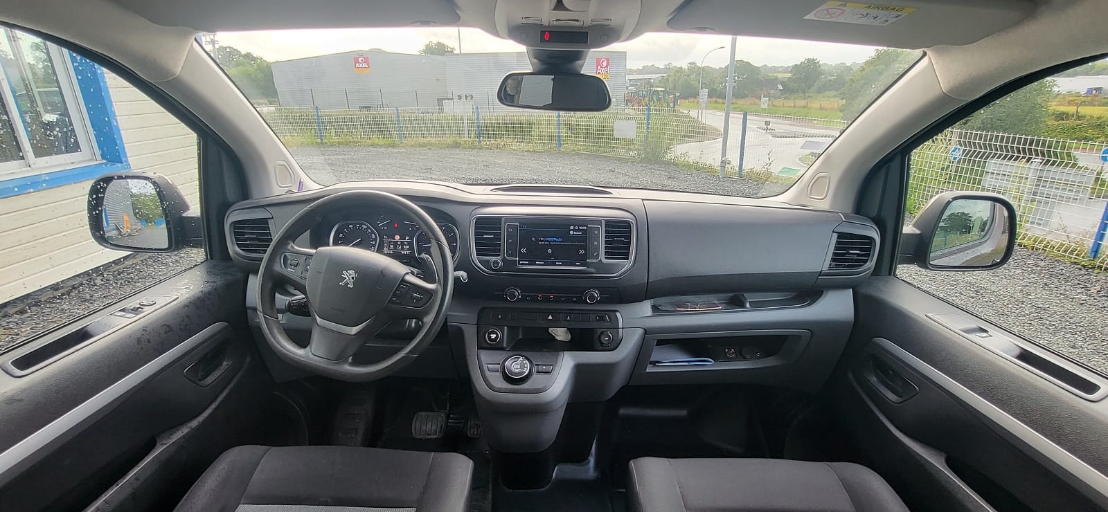 Peugeot Expert 2.0HDI 180CV auto 5 places avec GPS