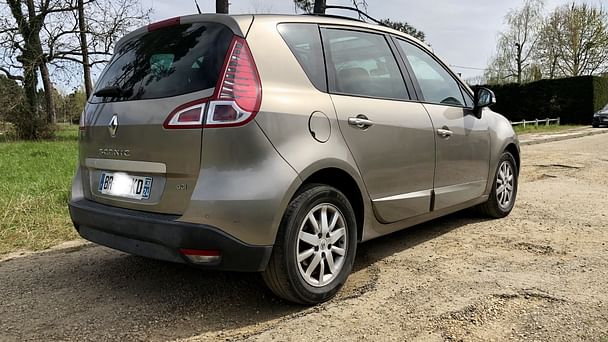 Renault Scénic (Réf BR825) 1.9 dci 130 cv / 5 places / Pessac et aéroport de Bordeaux avec Régulateur de vitesse