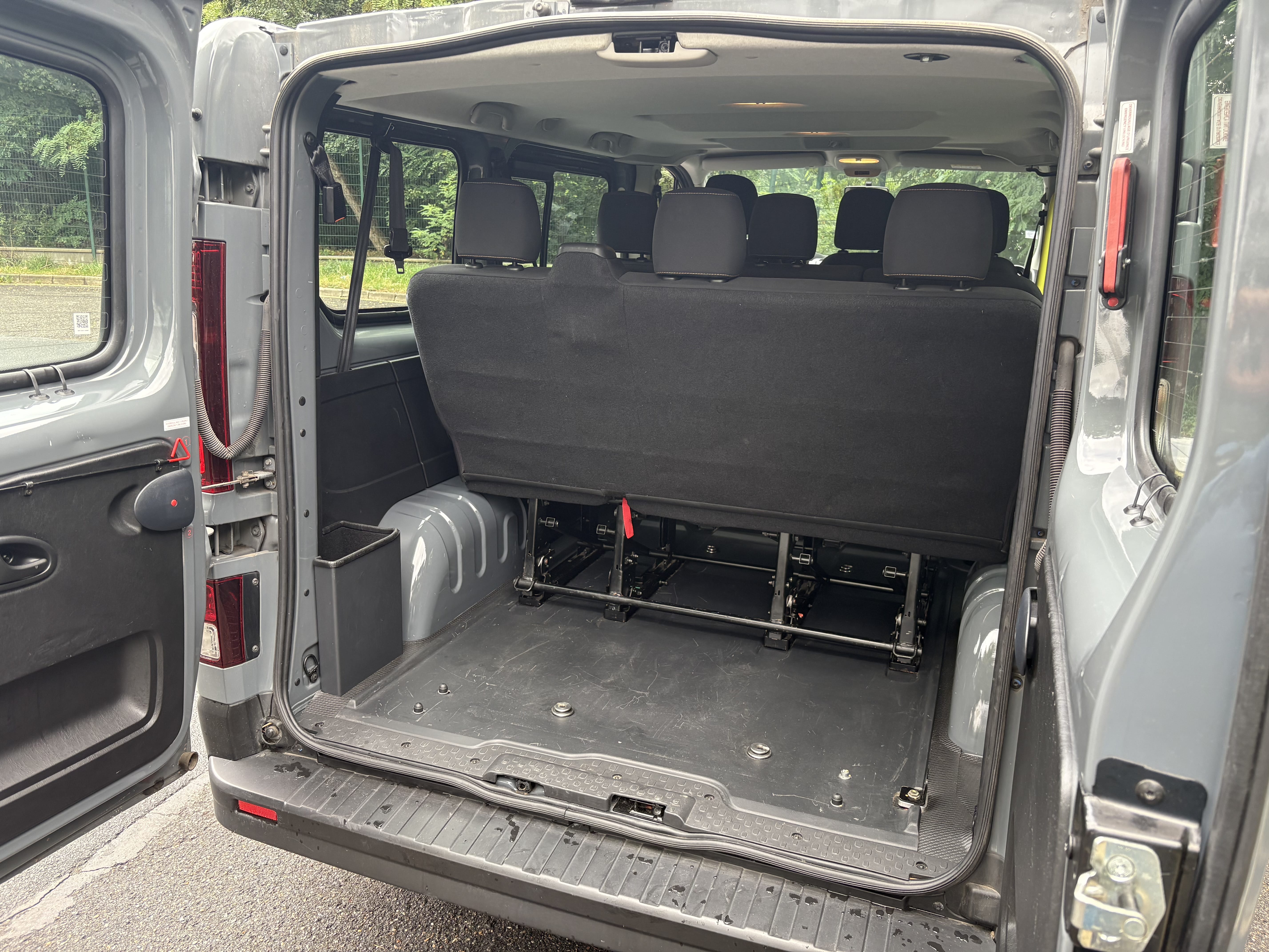 Renault Trafic Passenger 2.0 Dci avec Audio Bluetooth