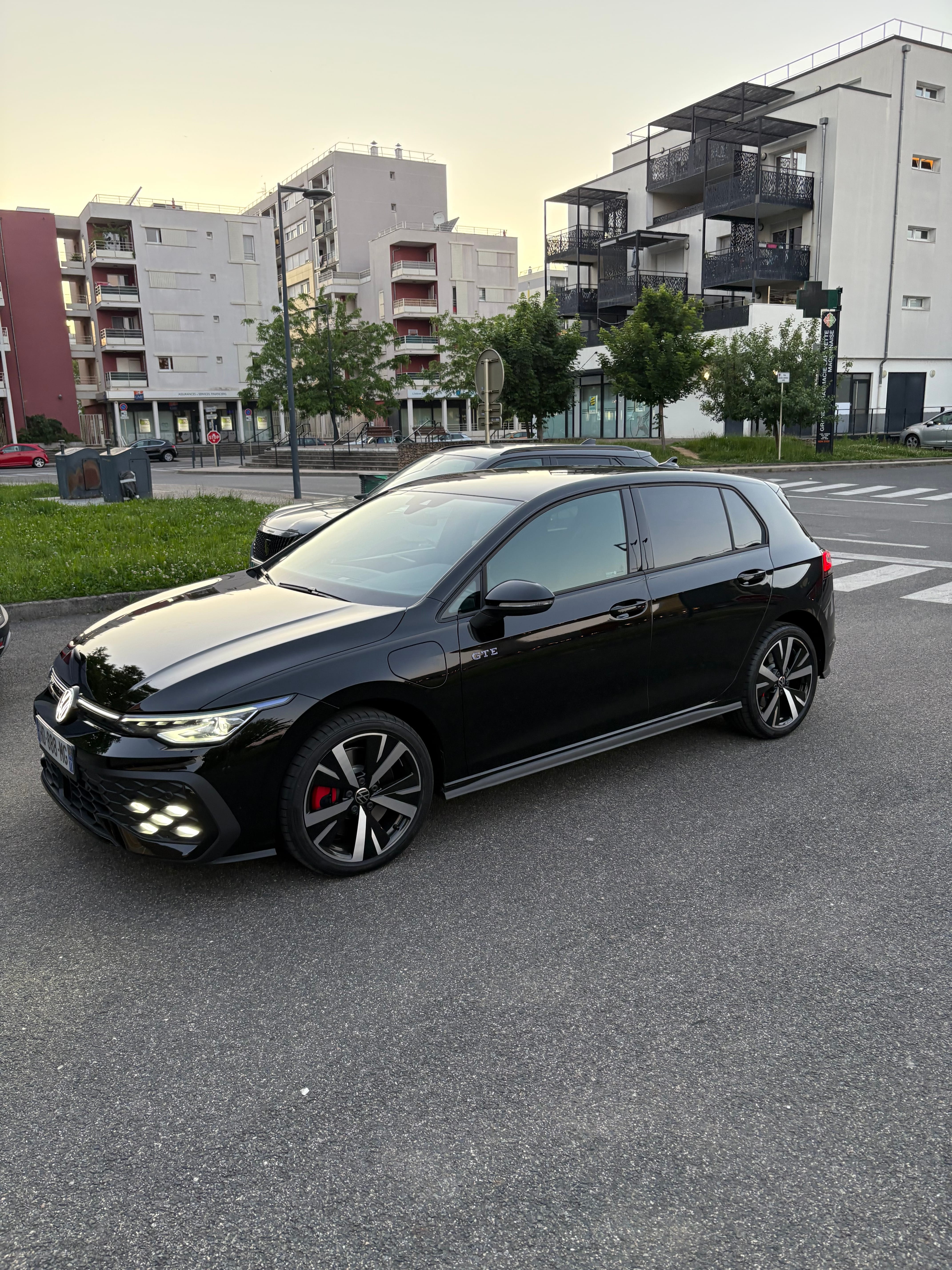 Volkswagen Golf, 2025, Essence 98 / Électrique (hybride), automatique