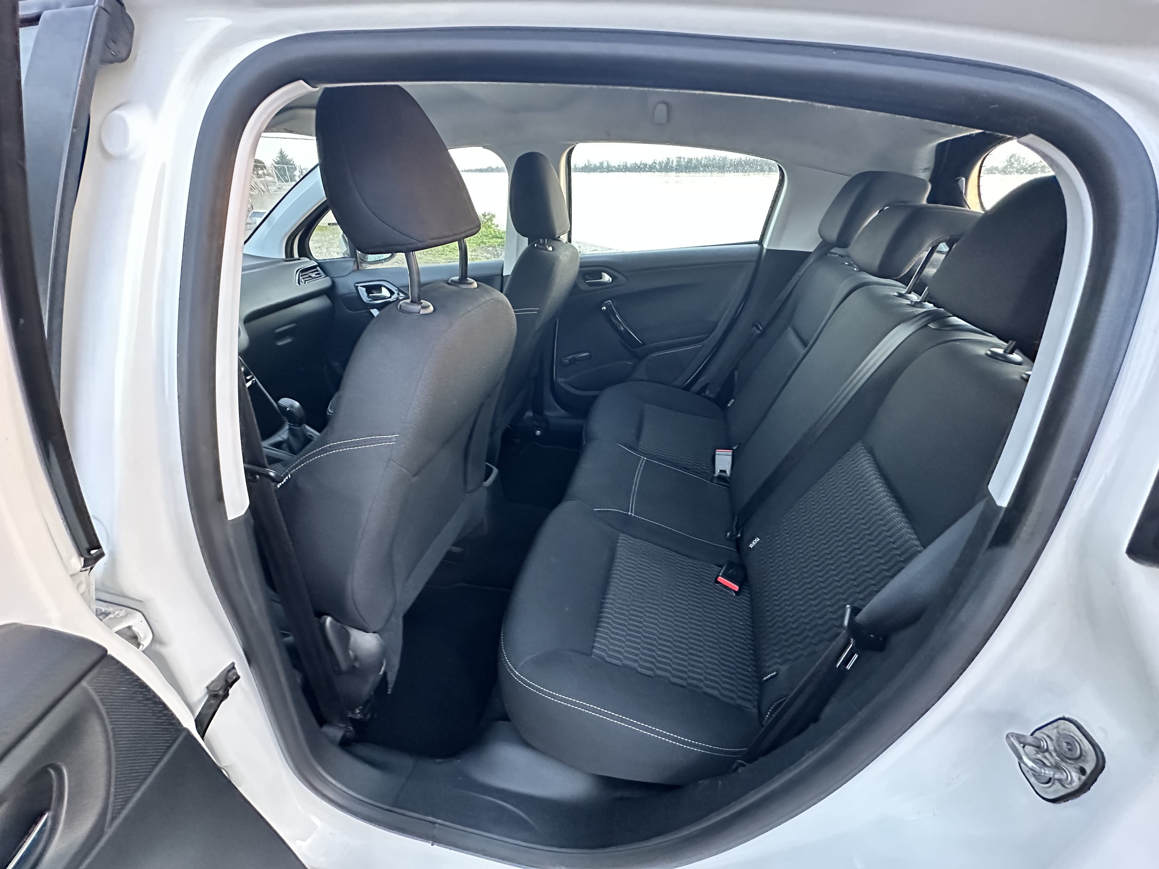 Peugeot 208 avec Entrée audio / iPod