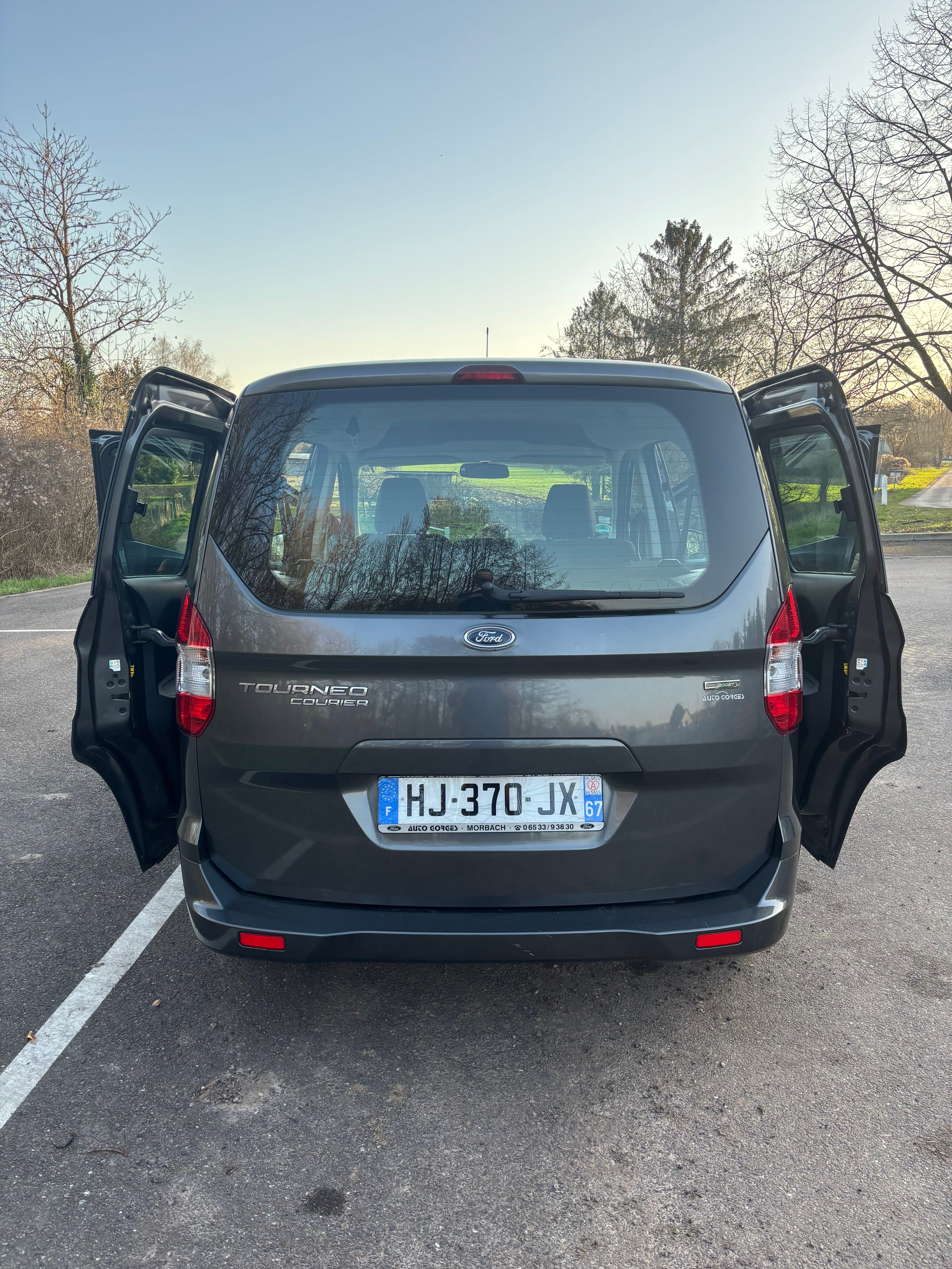 Ford Courier avec Pneus neige