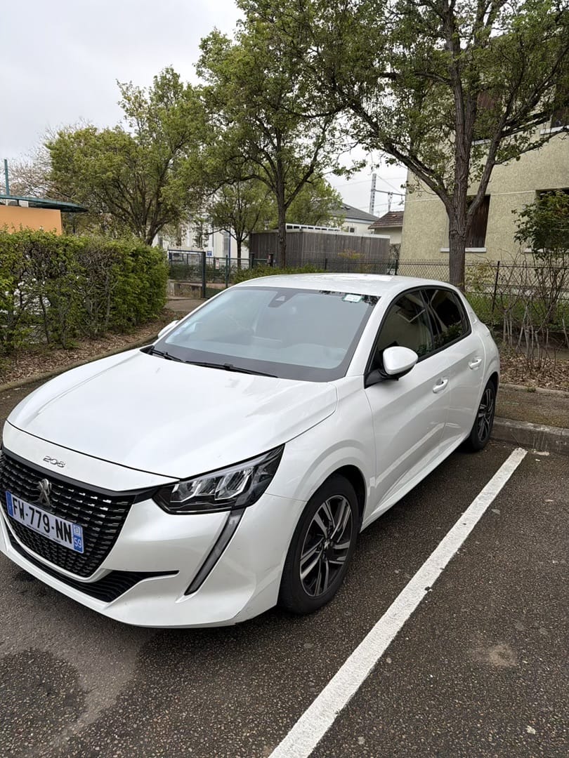 Peugeot 208, 2021, Essence 98, automatique
