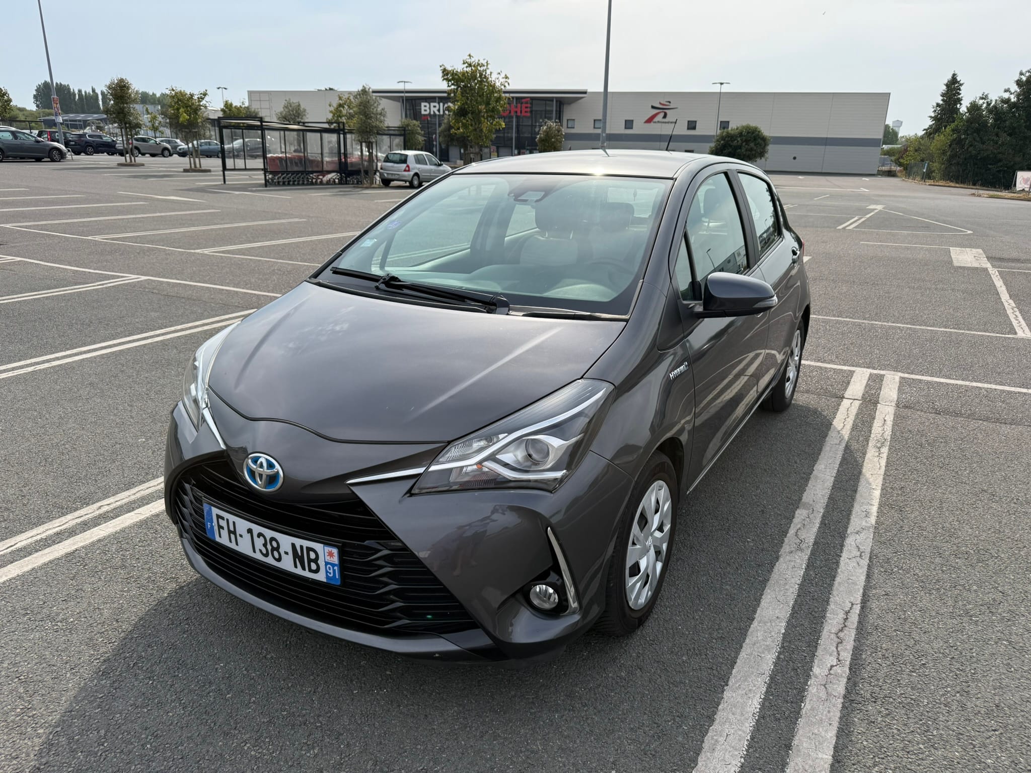 Toyota Yaris 5-Door L, 2019, Essence 95 / Électrique (hybride), automatique