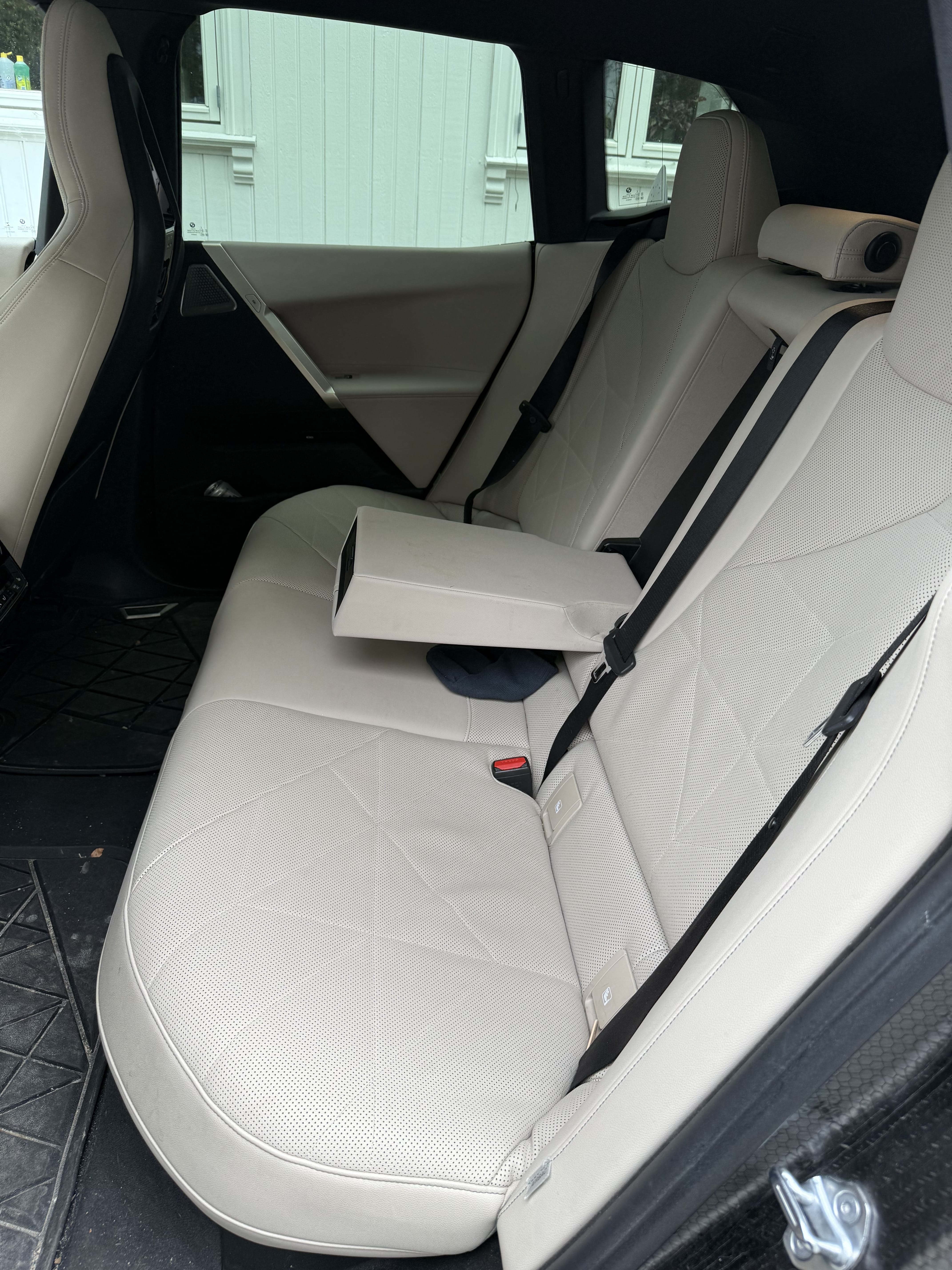 BMW iX xDrive40 with Backup camera