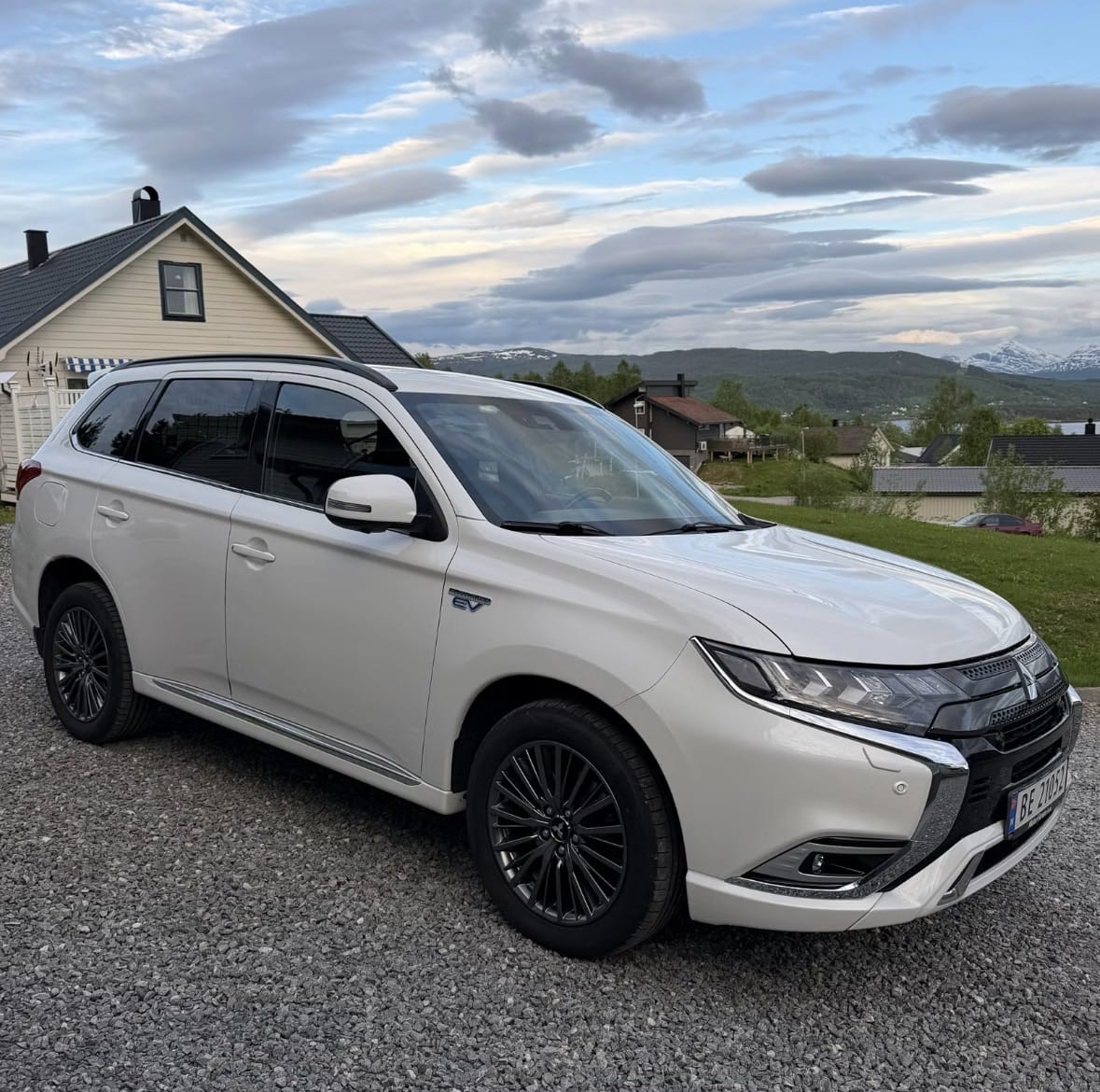 Mitsubishi Outlander Hybrid, 2019, Blyfri 95 / Électrique (hybride), automatique