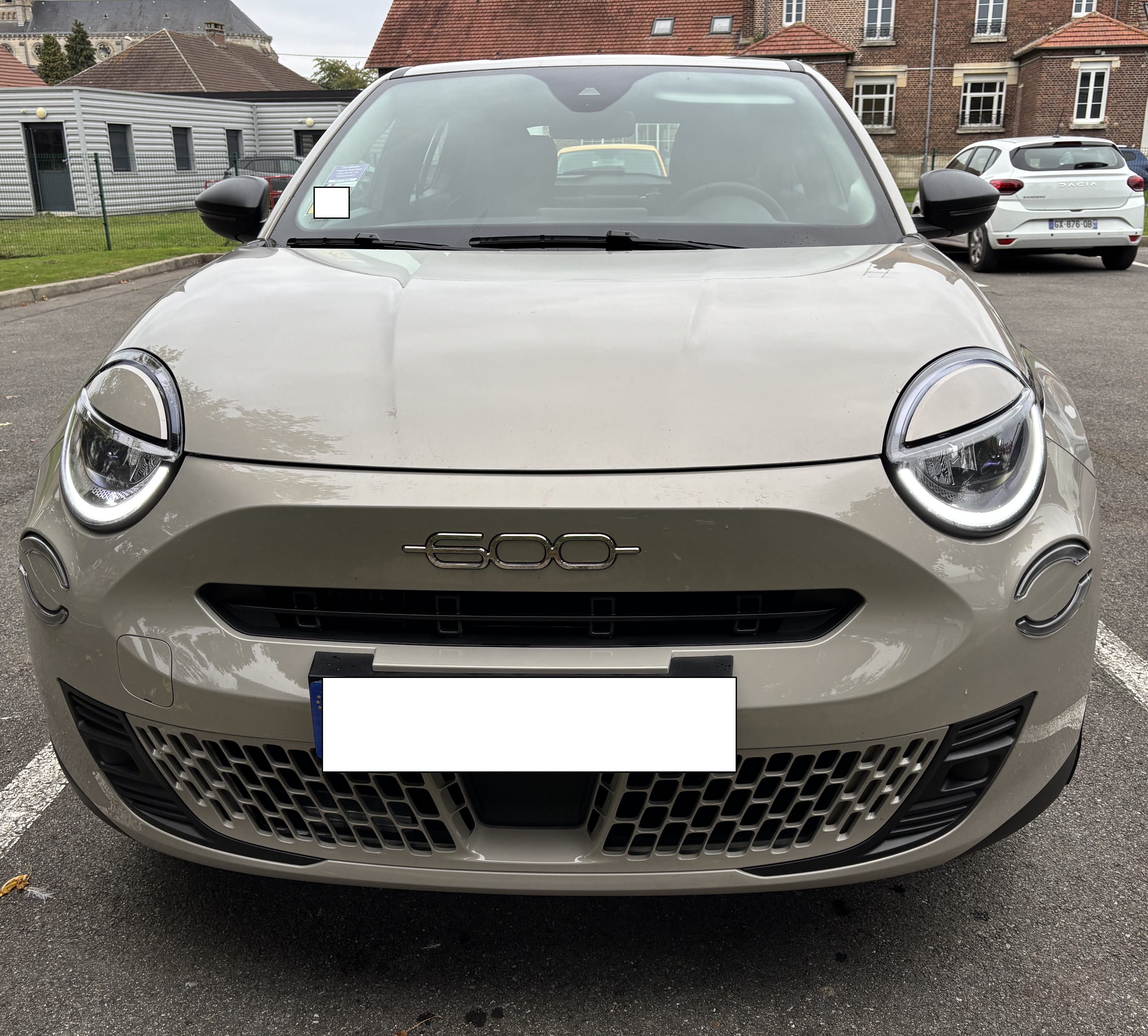 Fiat 600, 2025, Essence 95 / Électrique (hybride), automatique