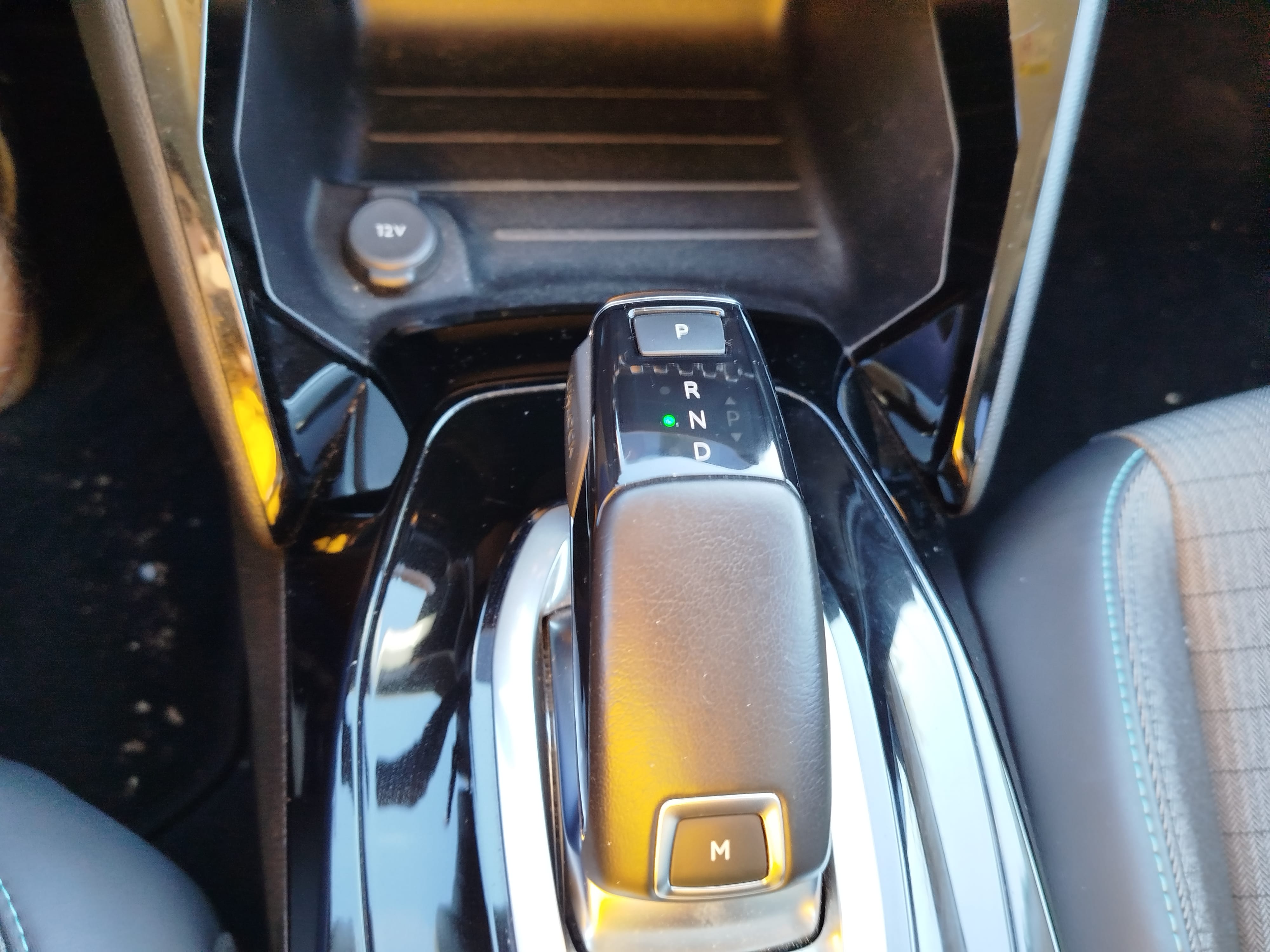 Peugeot 208 con Silla infantil