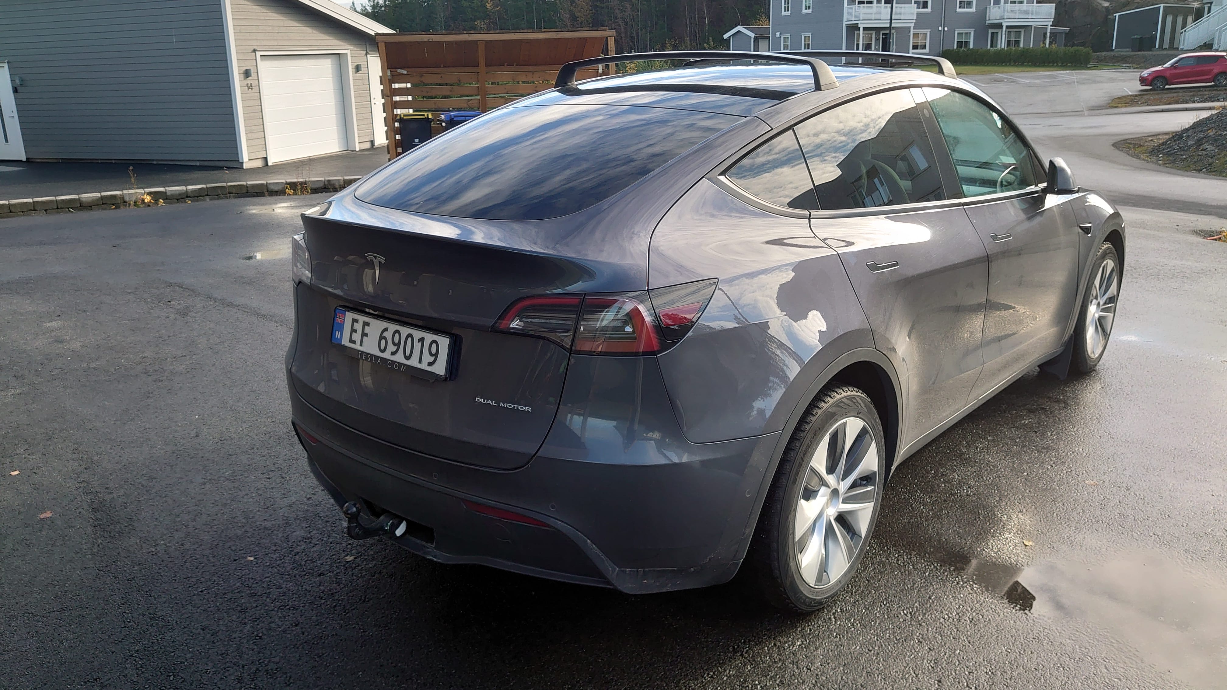 Tesla Model Y Long Range med GPS