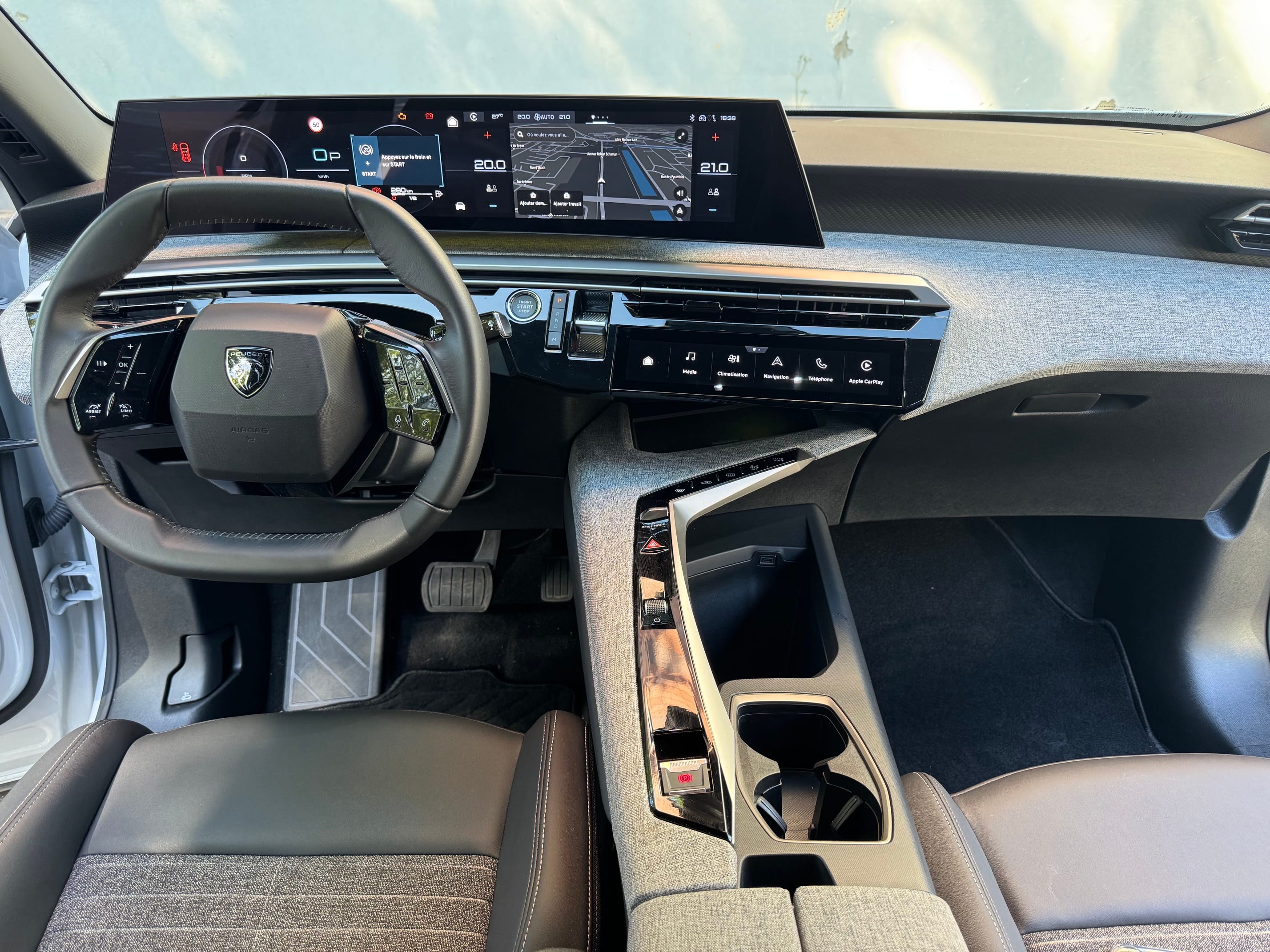 Peugeot 5008 avec GPS