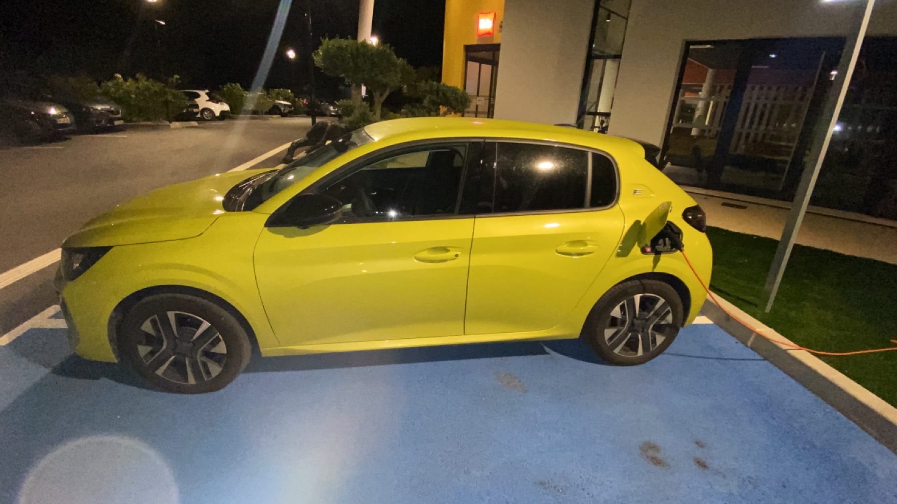 Peugeot e-208 Style avec Climatisation