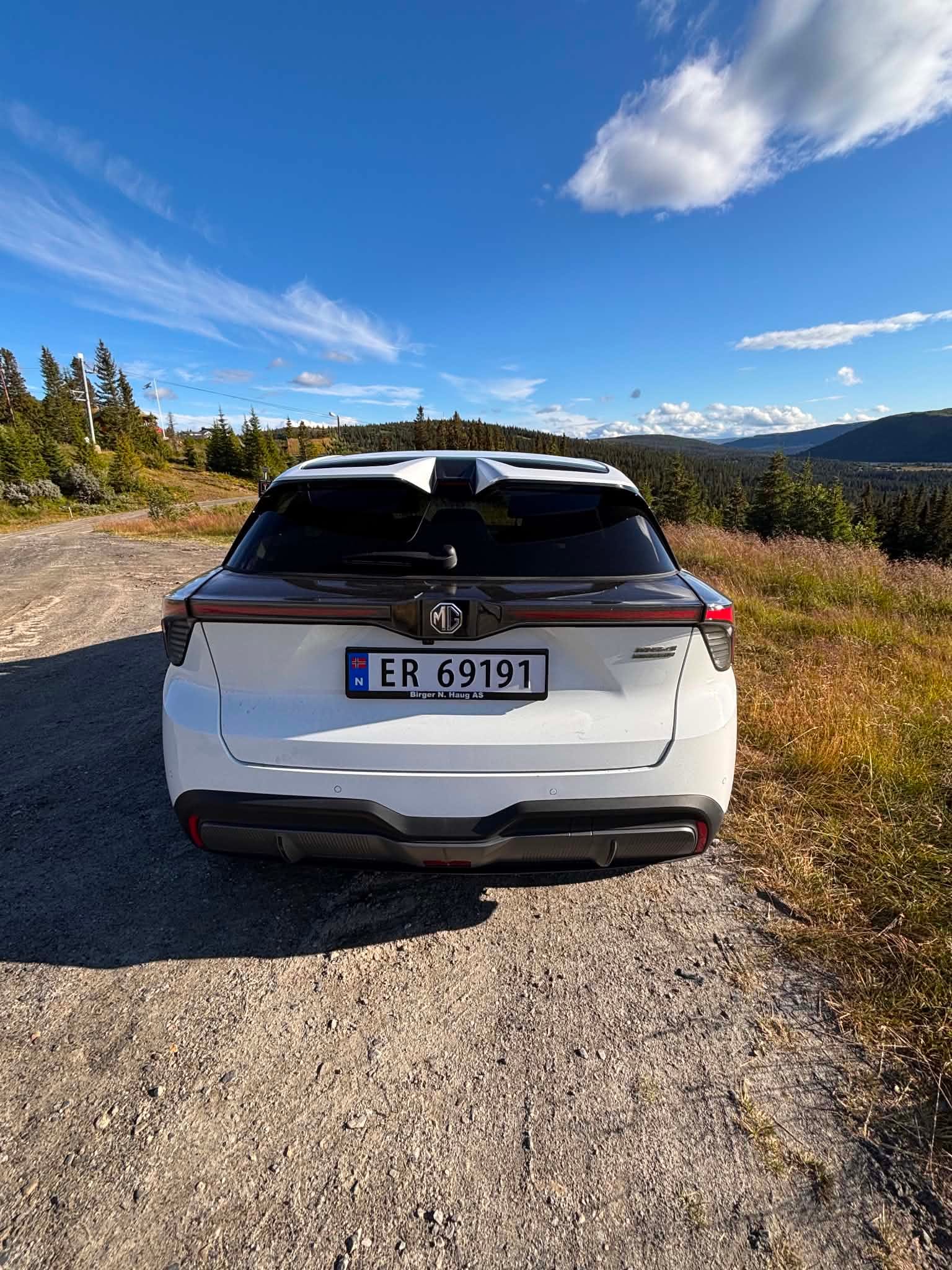 MG MG4 Luxury 2026 | Toppmodell | 360° kamera | Adaptiv cruise | Lang rekkevidde mit Navigationsgerät