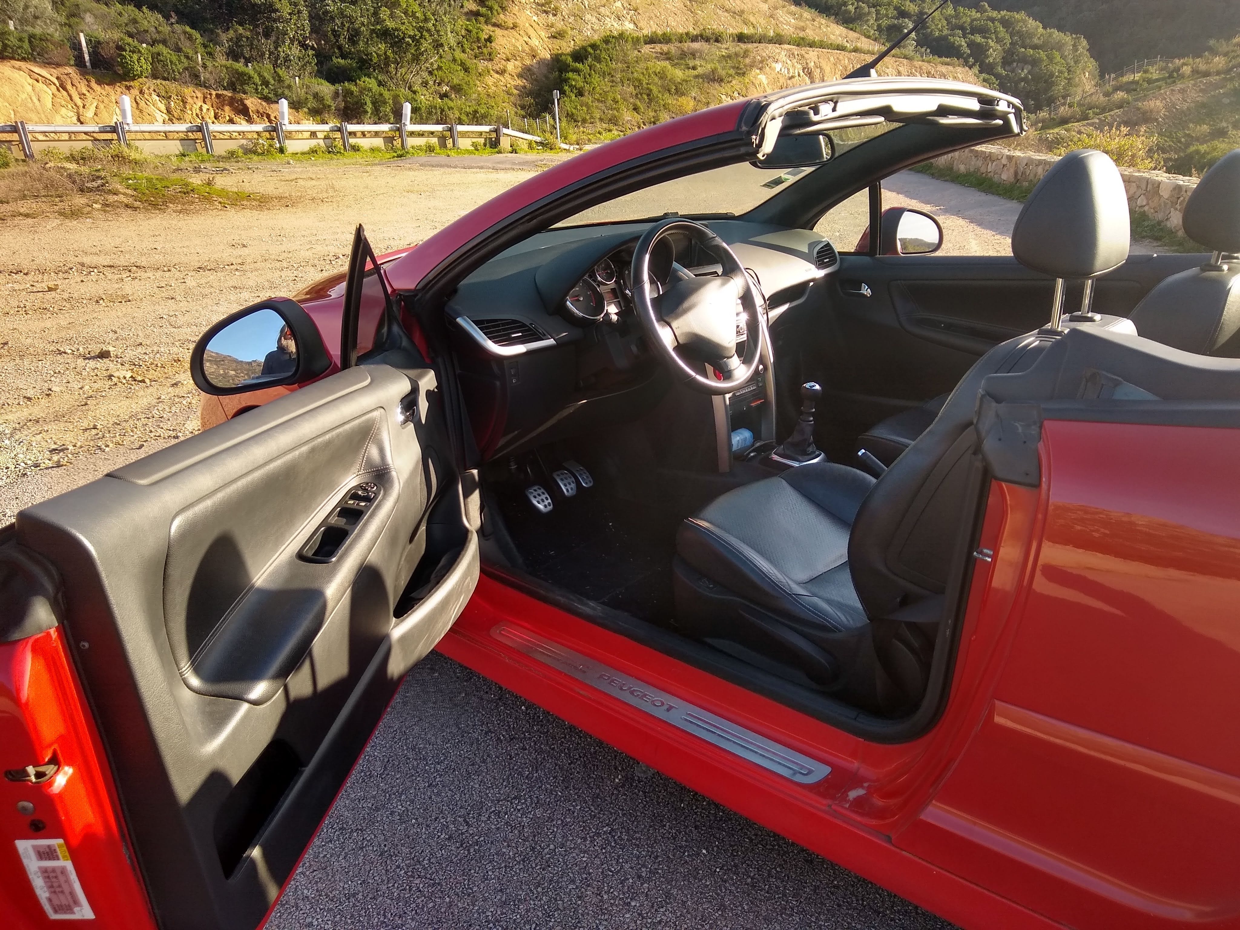 Peugeot 207 CC 1.6 HDI 120cv avec Entrée audio / iPod