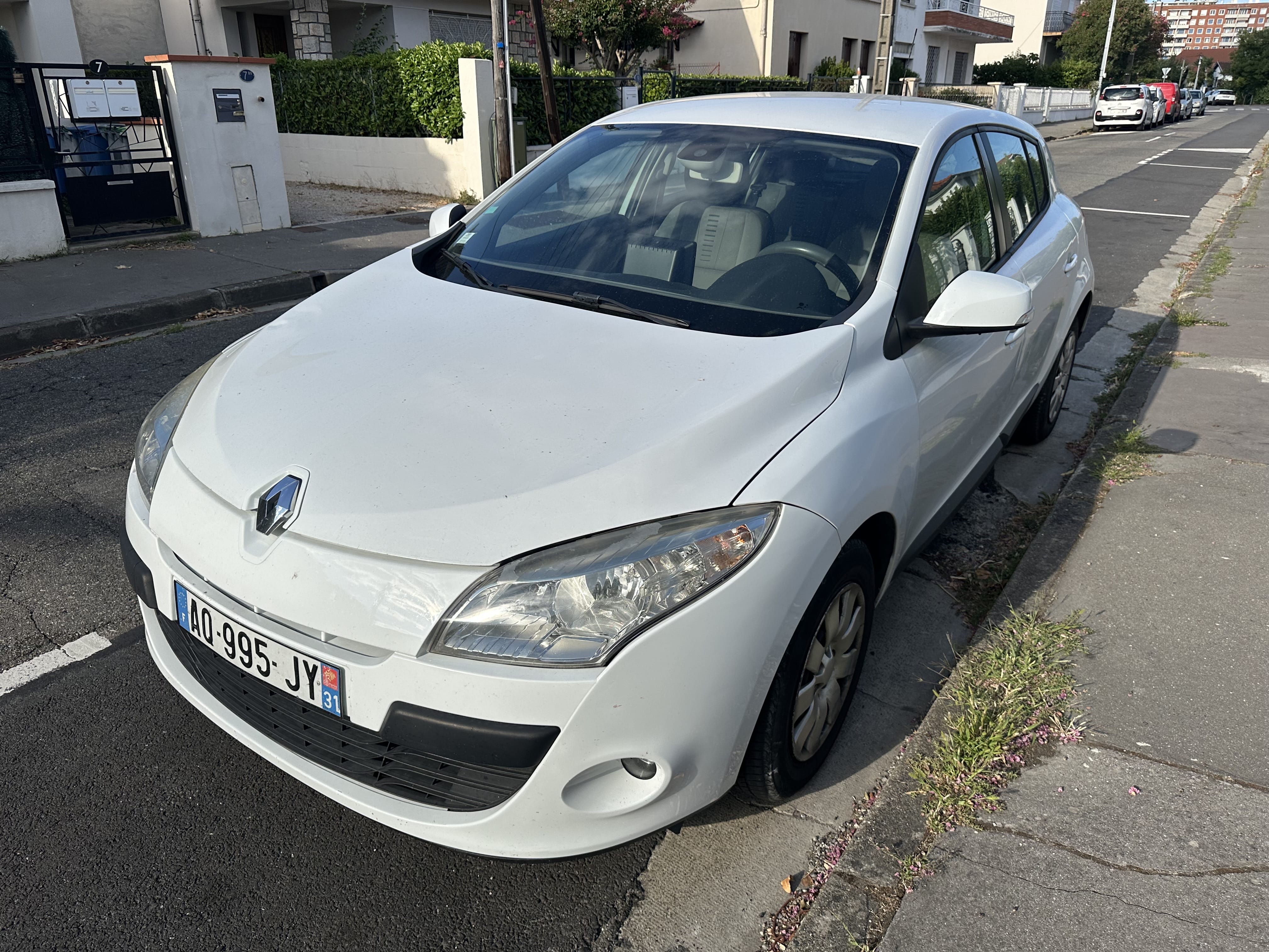 Renault Mégane (AQ-995-JY) mit Apple CarPlay