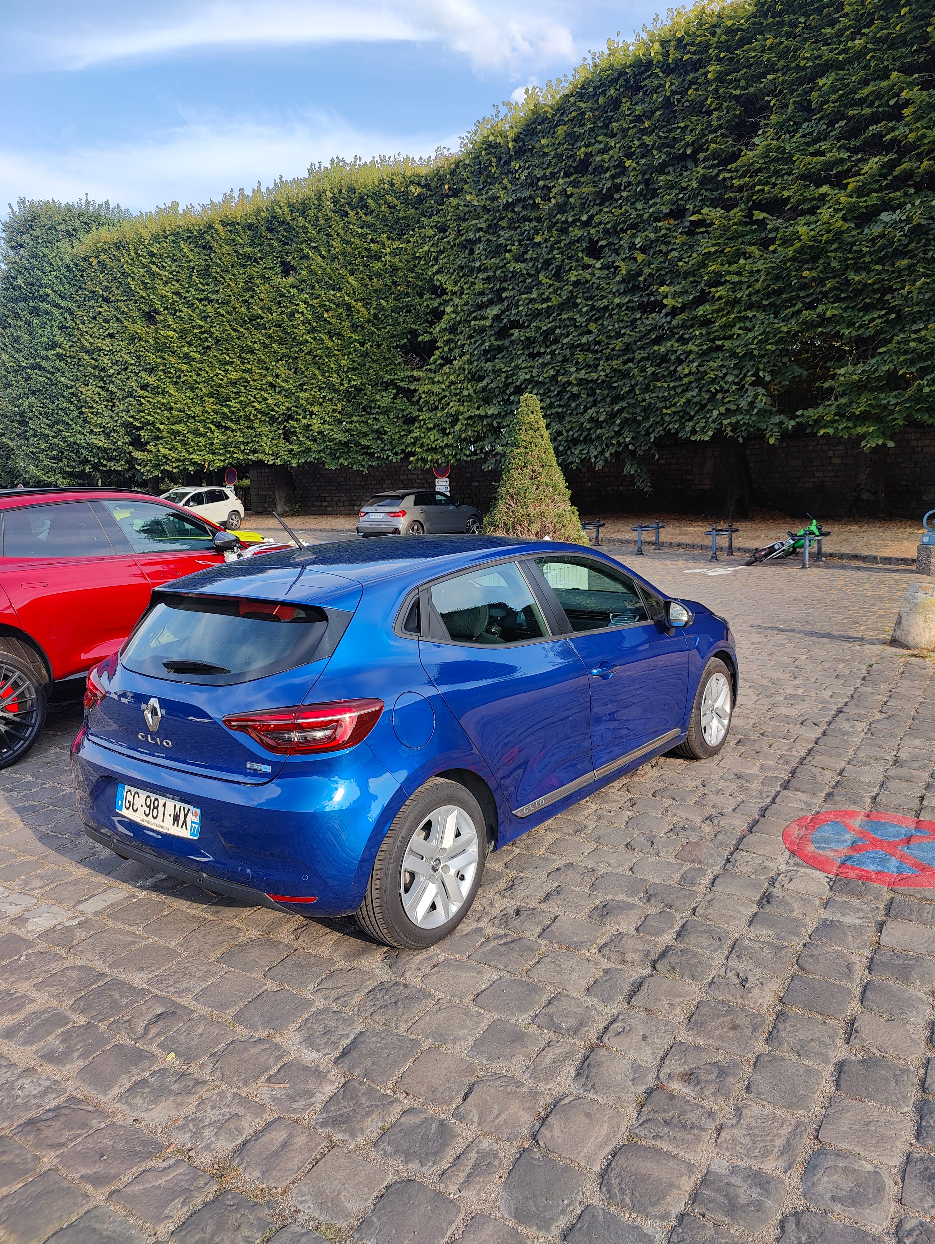 Renault Clio E-tech with Bluetooth audio