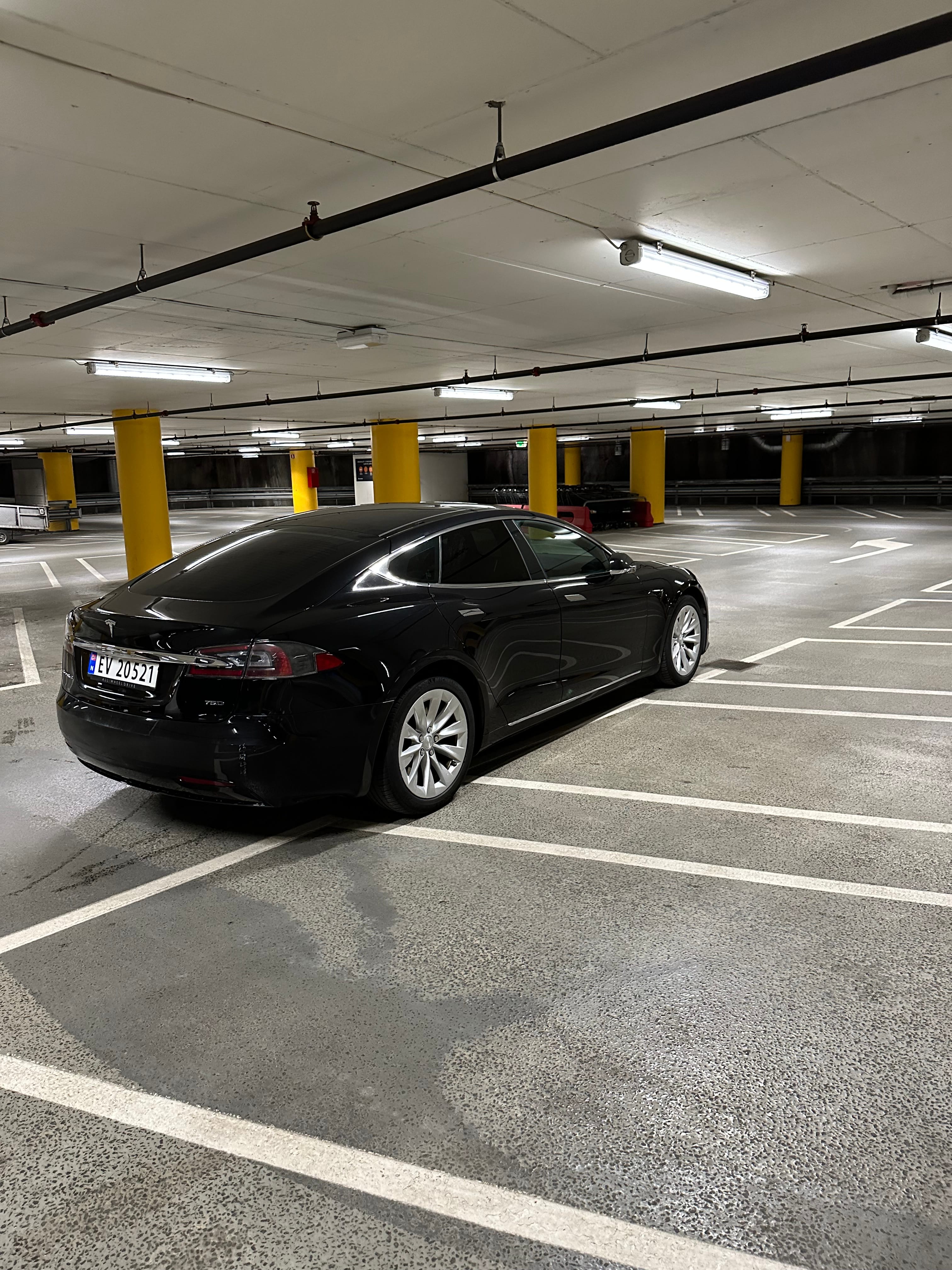 Tesla Model S 75D med Cruisekontroll