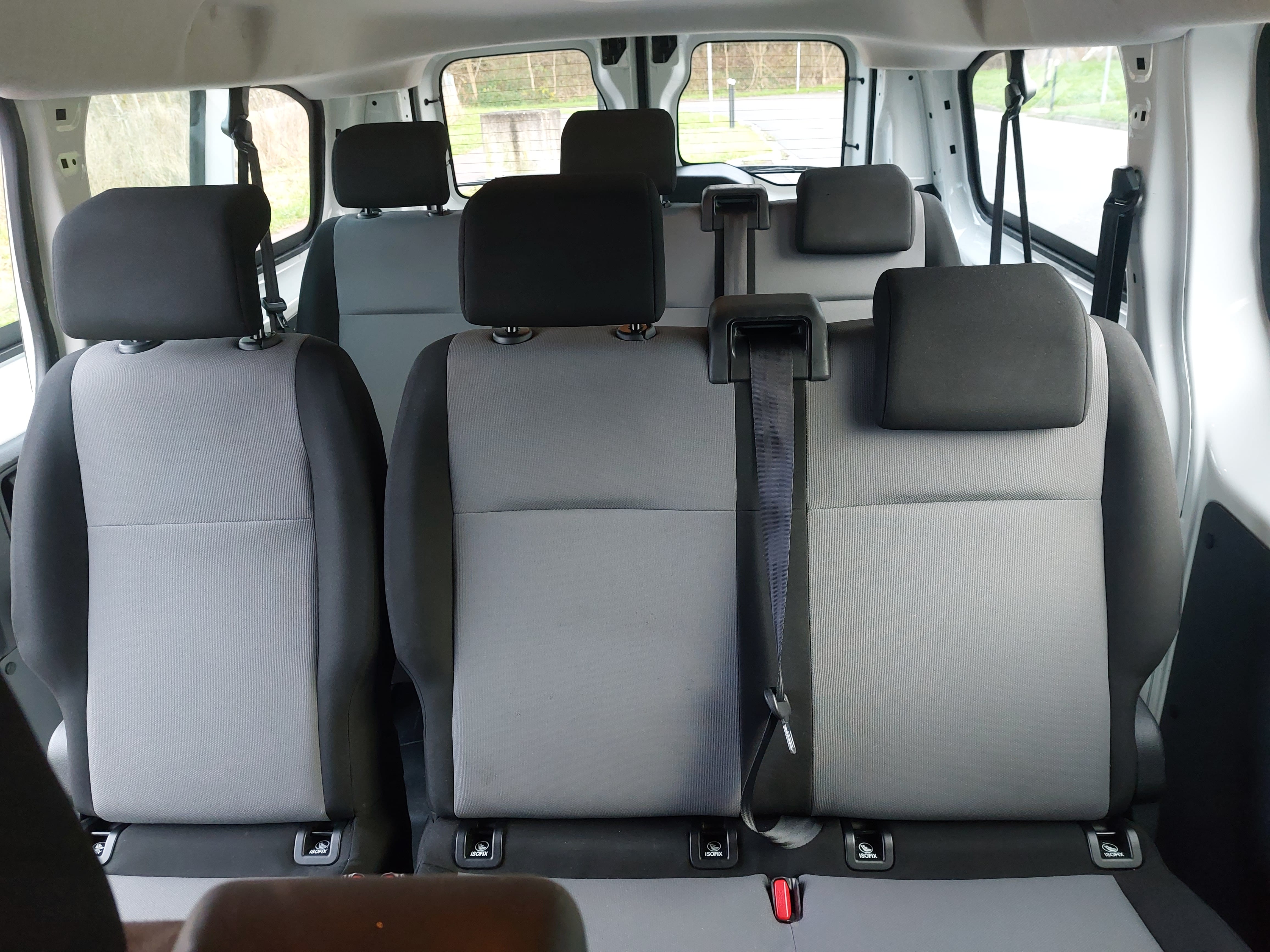 Peugeot Expert Combi Hauteur Idéale pour se garer dans les parkings en sous-sols avec Audio Bluetooth