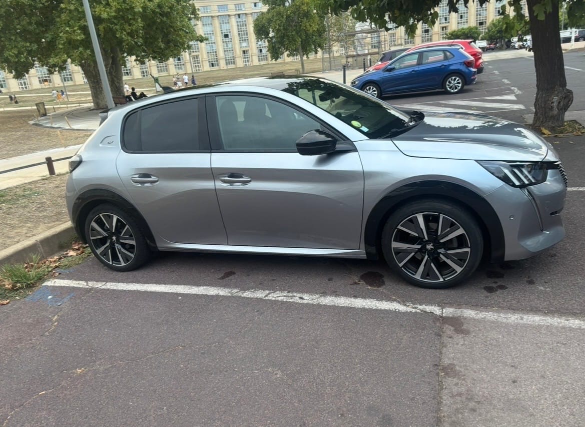 Peugeot 208 GT Line met GPS