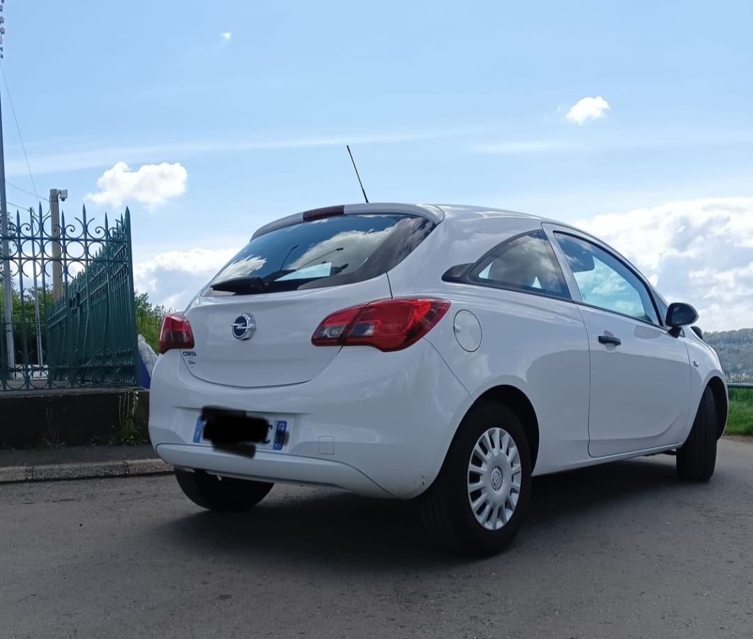 Opel Corsa-E avec GPS