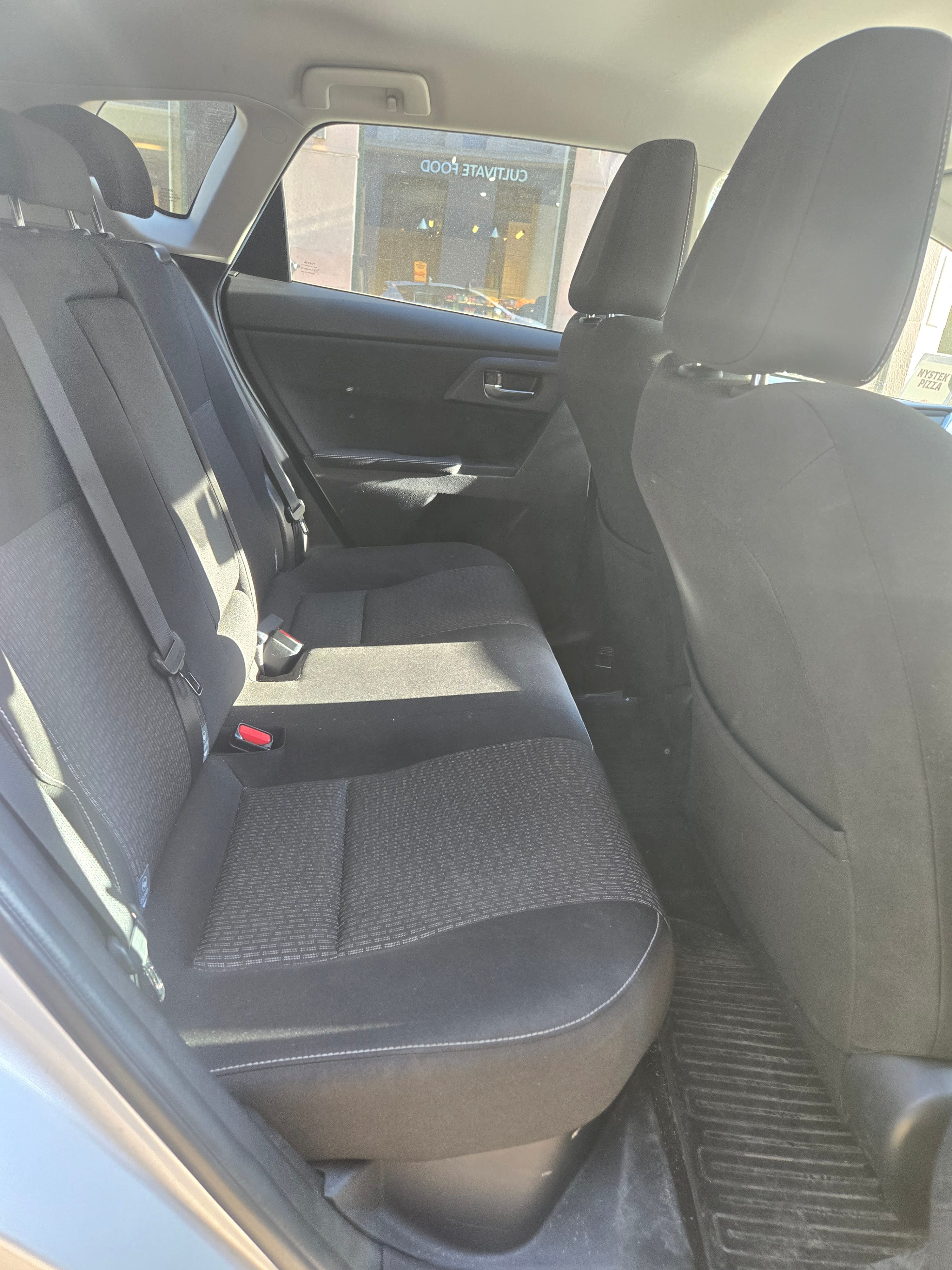 Toyota Auris 1,8 Bensin, Automat, perfekt for korte og lange kjøreturer. mit Winterreifen