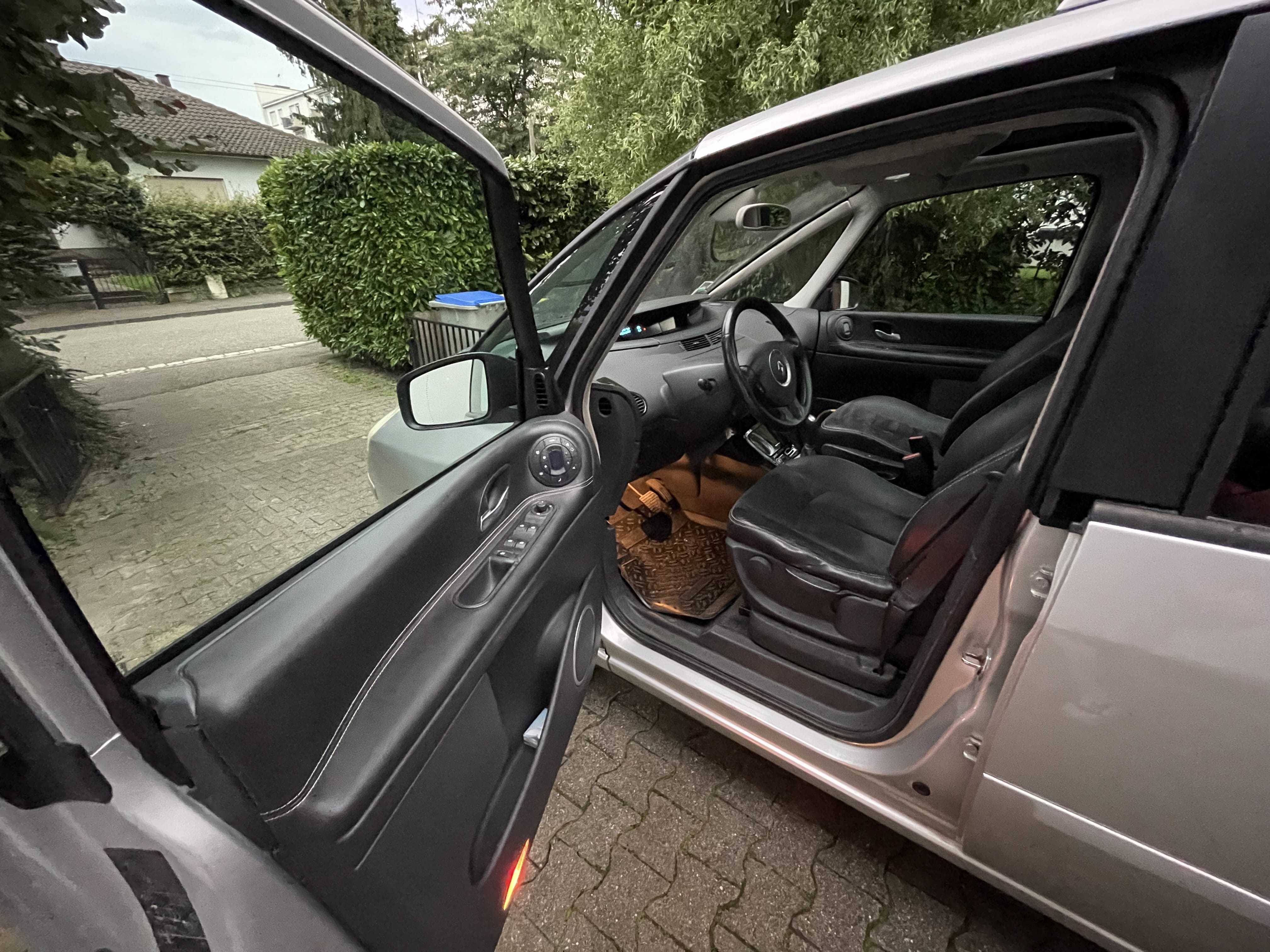 Renault Espace IV 2.0 Dci BVA 150cv avec GPS