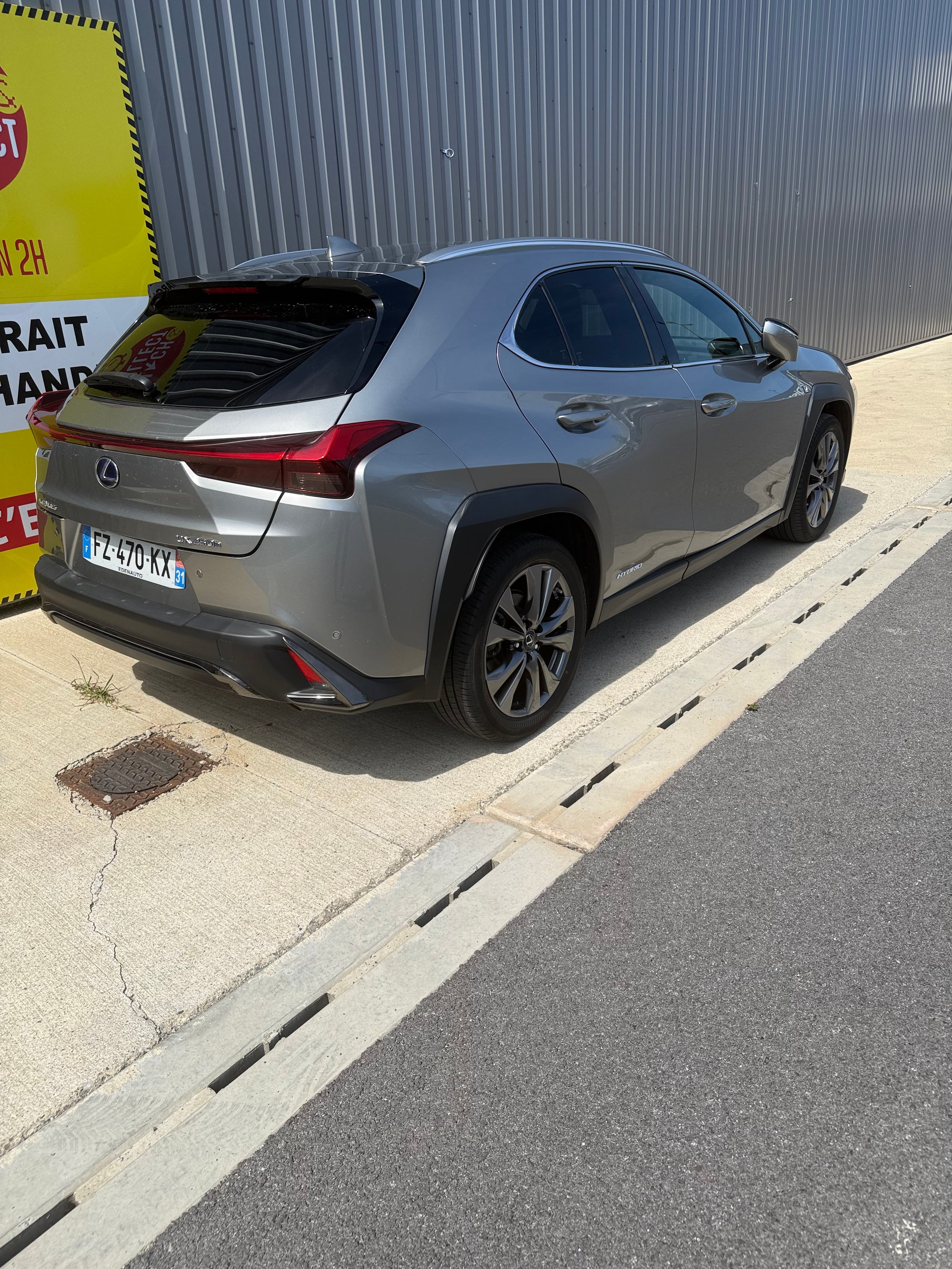 Lexus UX 250h 2.0l hybride 184cv avec Caméra de recul