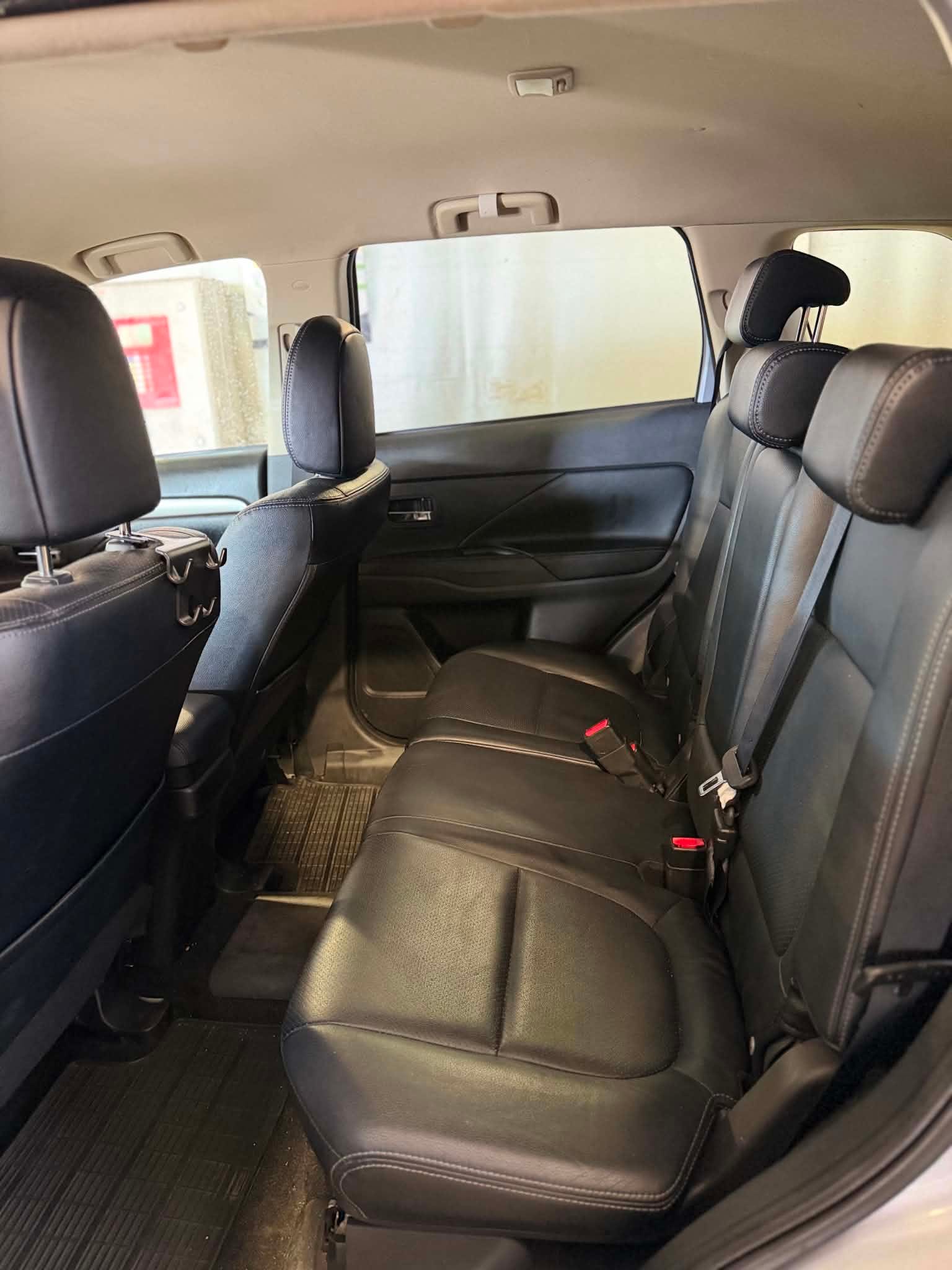 Mitsubishi Outlander Hybrid with GPS