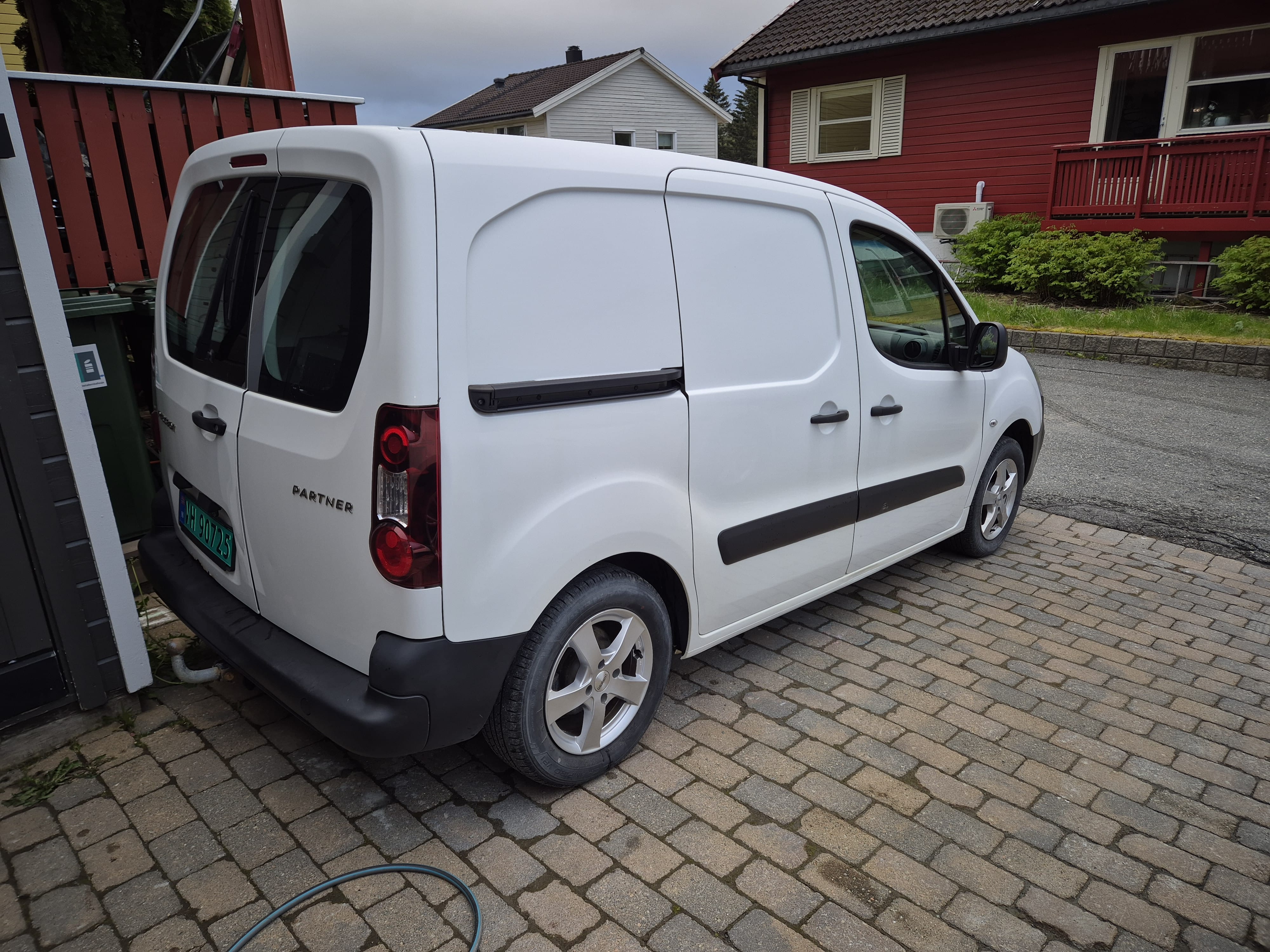 Peugeot Partner with Air conditioning