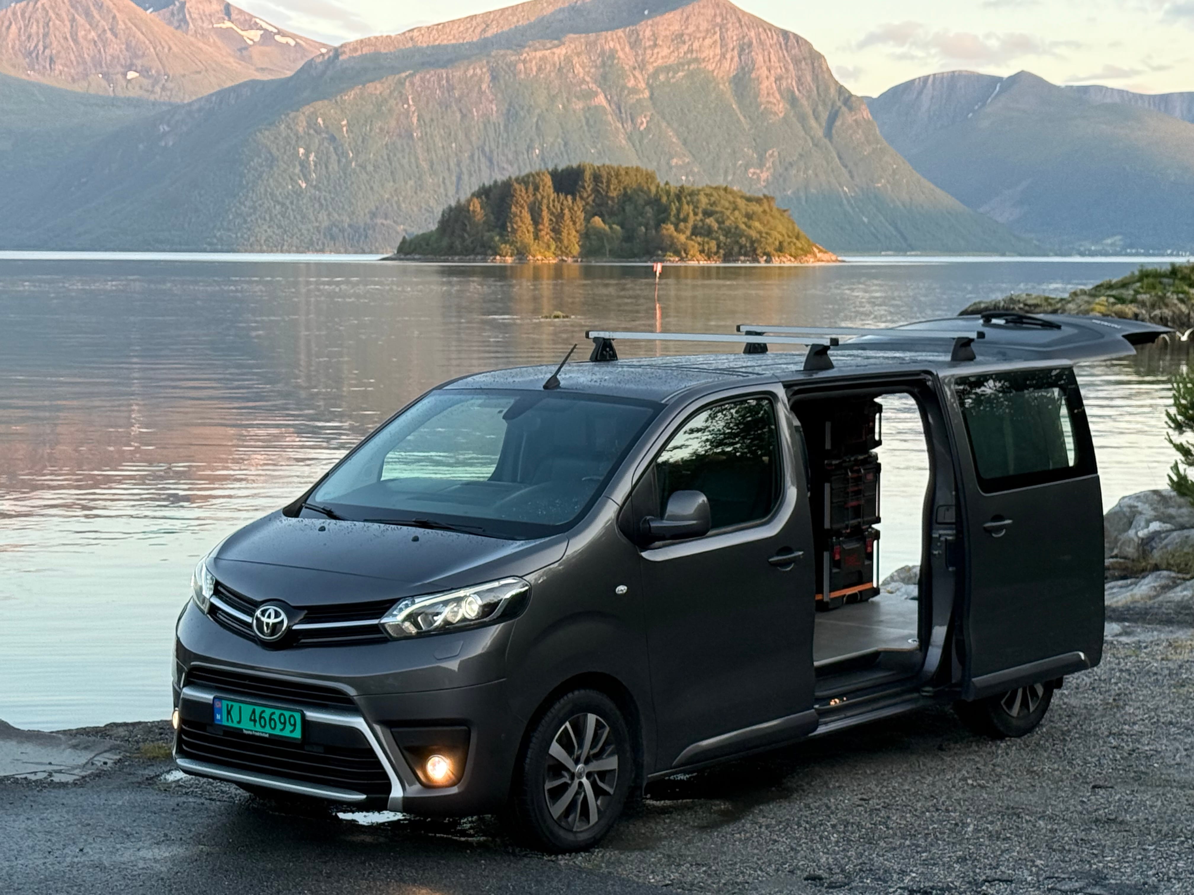 Toyota Proace Varebil med Tilhengerfeste