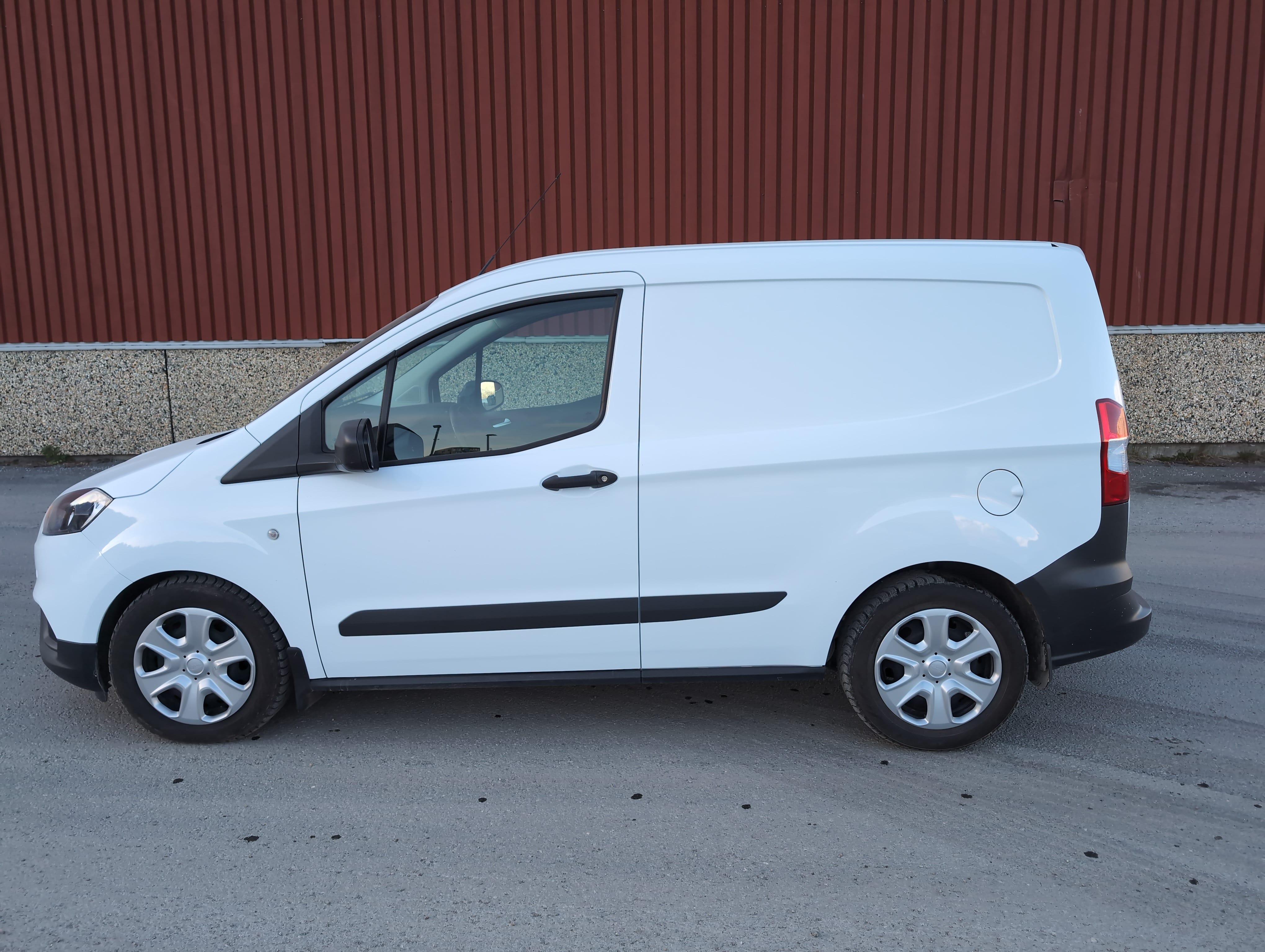 Ford Transit Courier Varebil with Cruise control