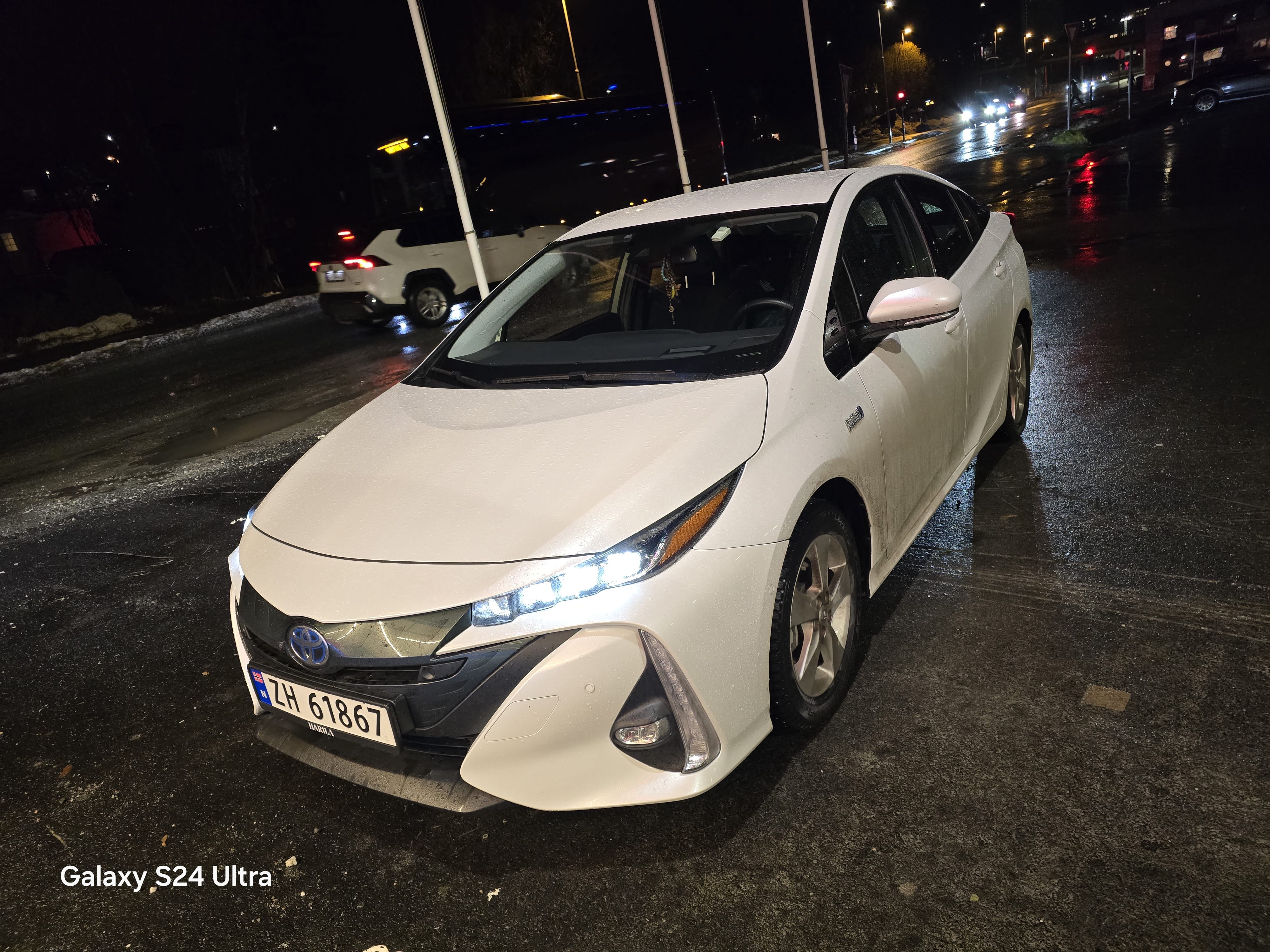Toyota Prius Plug-in Hybrid Advanced, 2022, Blyfri 95 / Elektrisch (hybride), automatisch