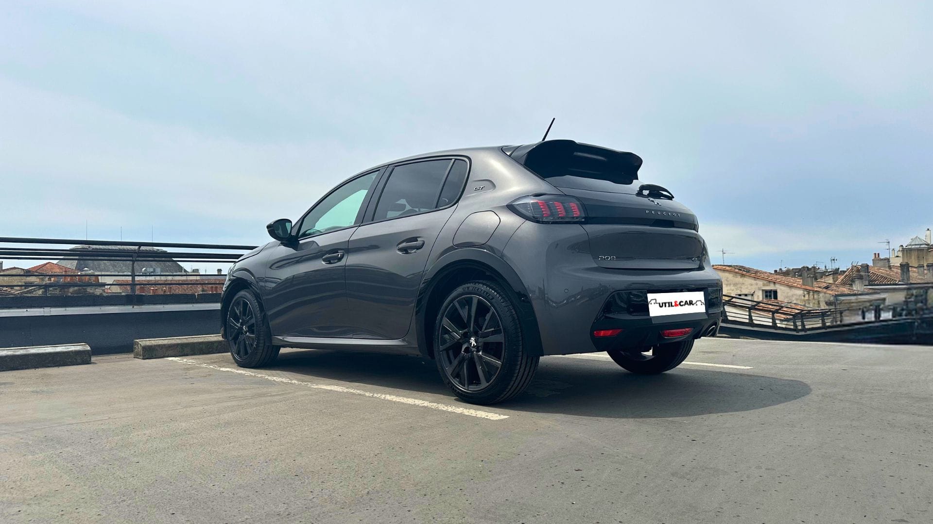 Peugeot 208 GT Line Grise | AUTO | Éco 5.4L | GARE ST-JEAN (750m) avec Régulateur de vitesse