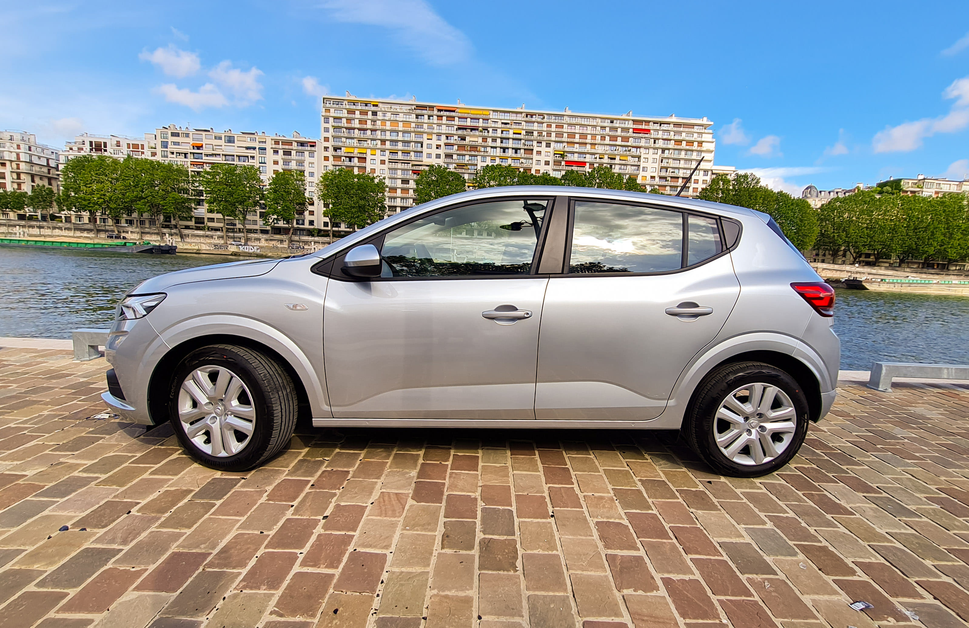 Dacia Sandero Confort (FZ346) (Clim, USB, Bluetooth, ...) # mit Klimaanlage