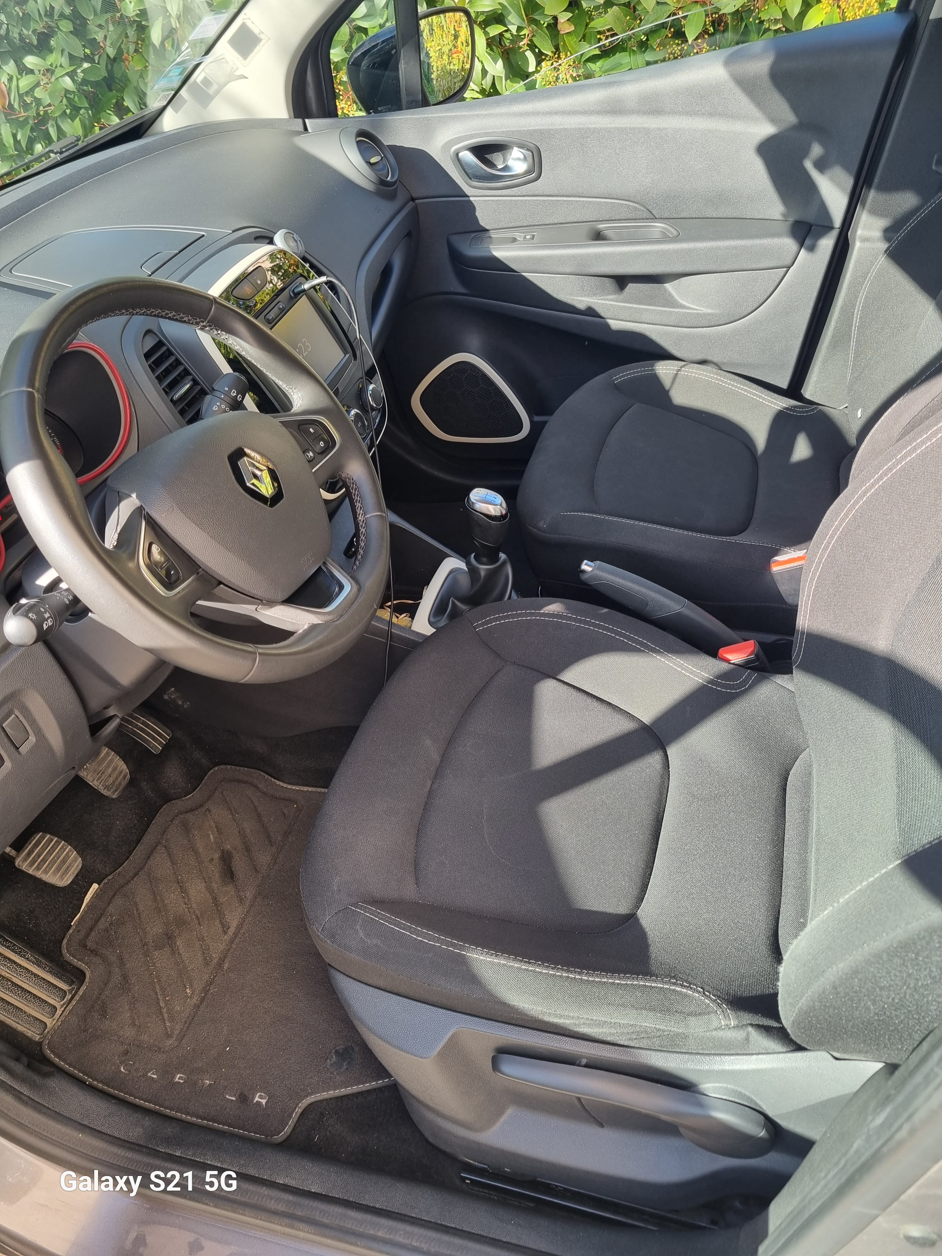 Renault Captur with USB charging ports