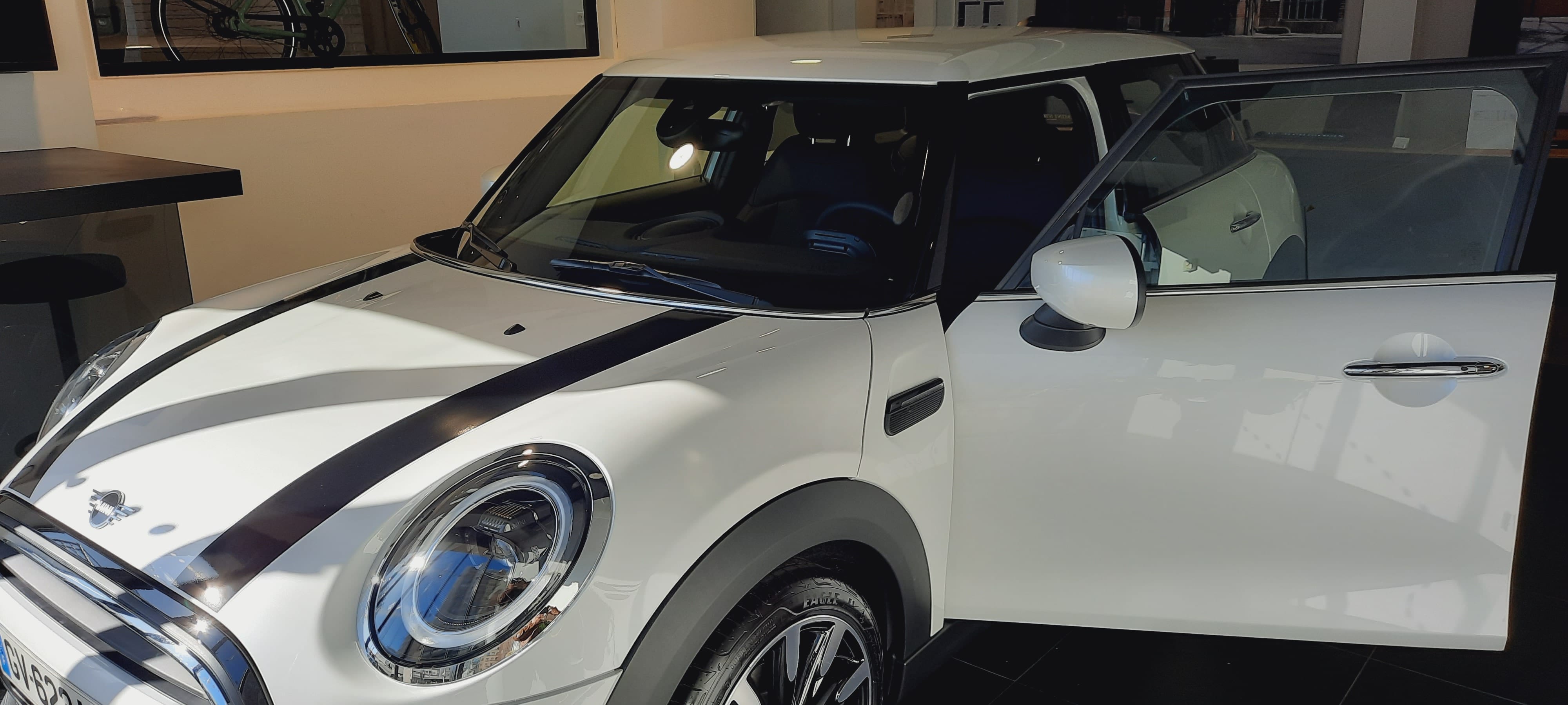 Mini Cooper 5 portes, 2024, Essence 95, automatisch