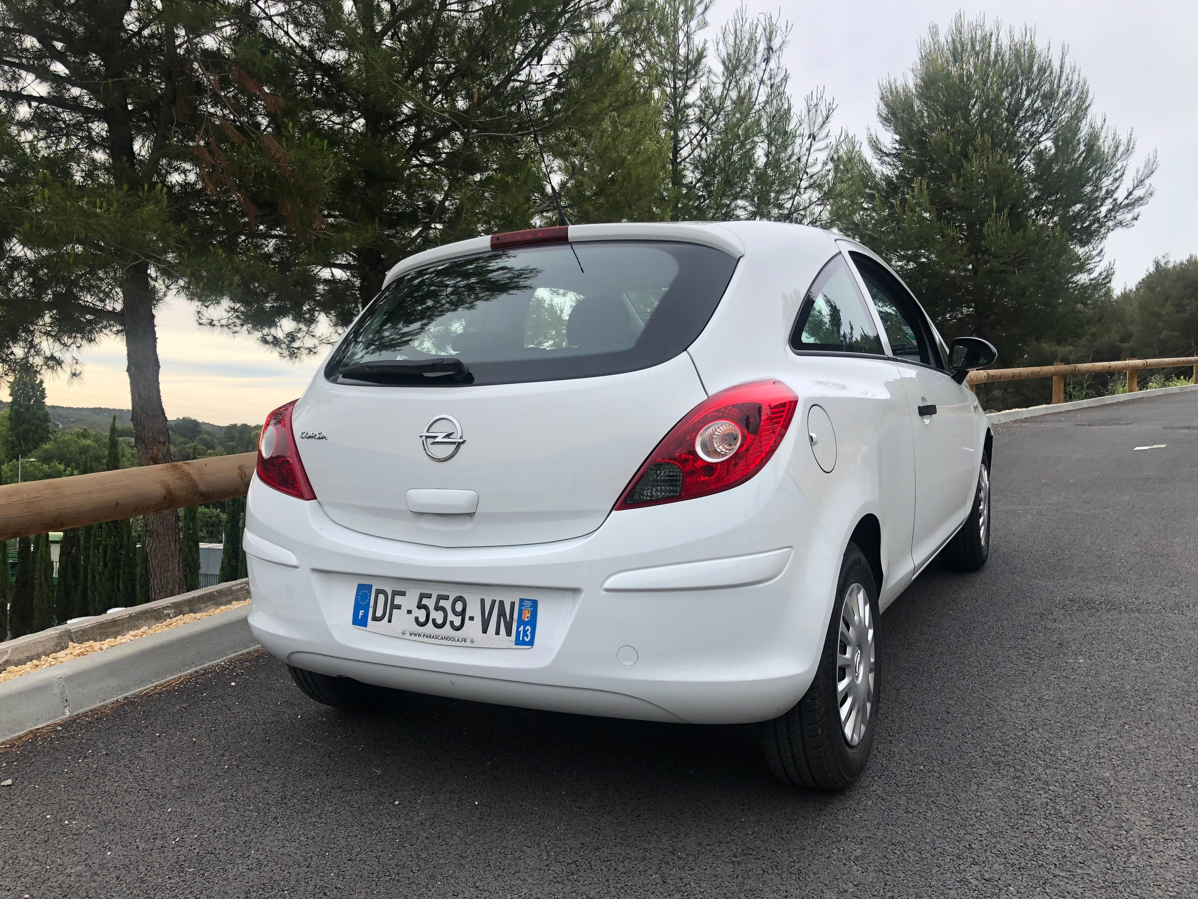 Opel Corsa avec Siège bébé