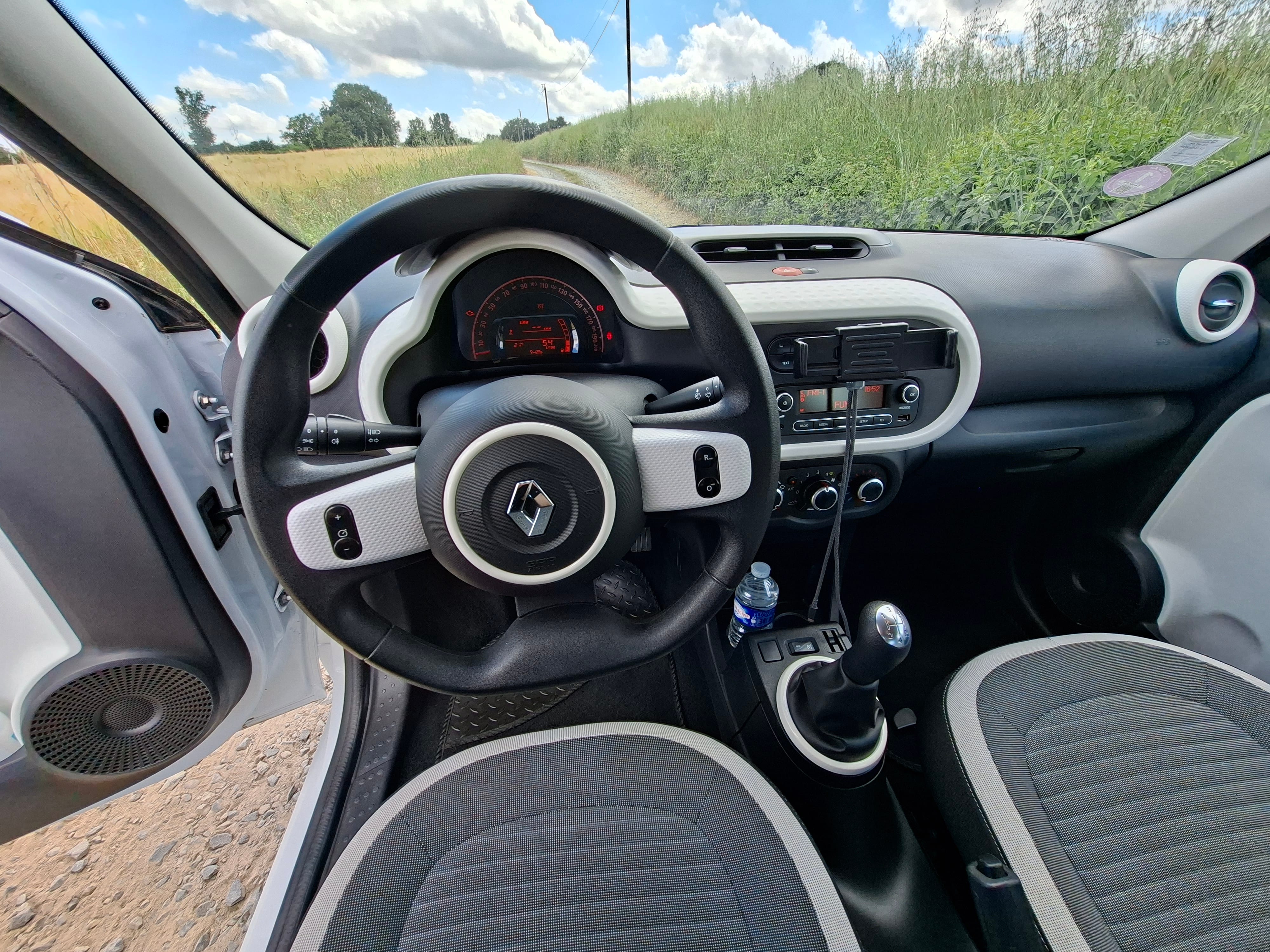 Renault Twingo avec Autoradio