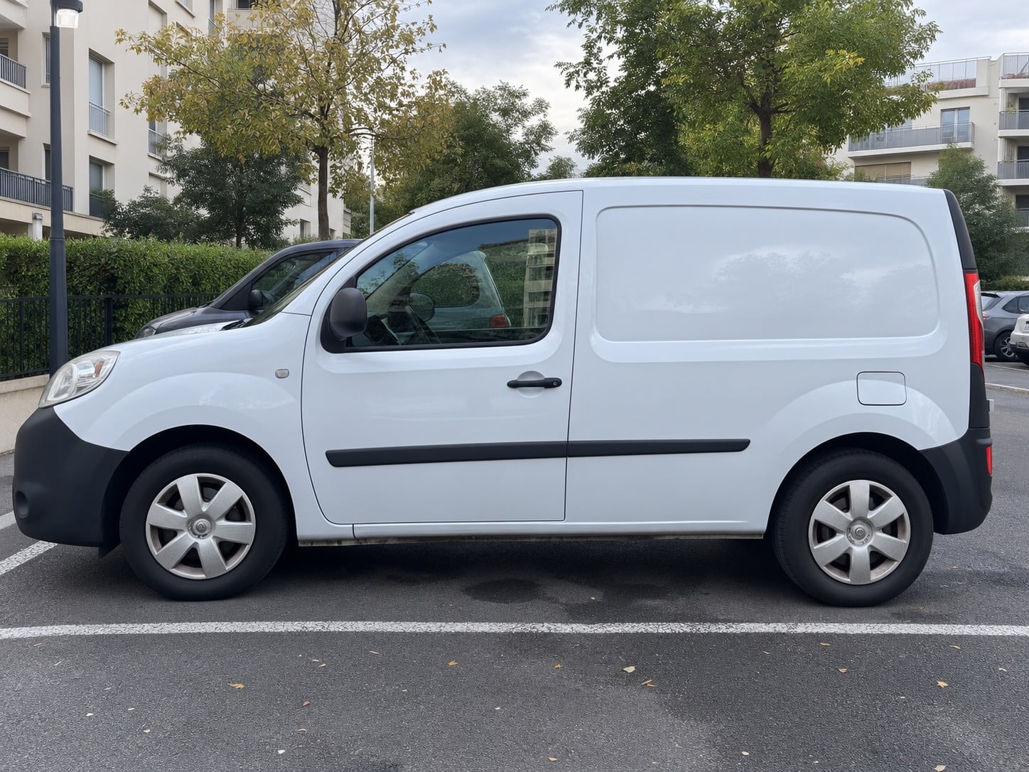 Renault Kangoo Express Parking privé réservé avec Climatisation