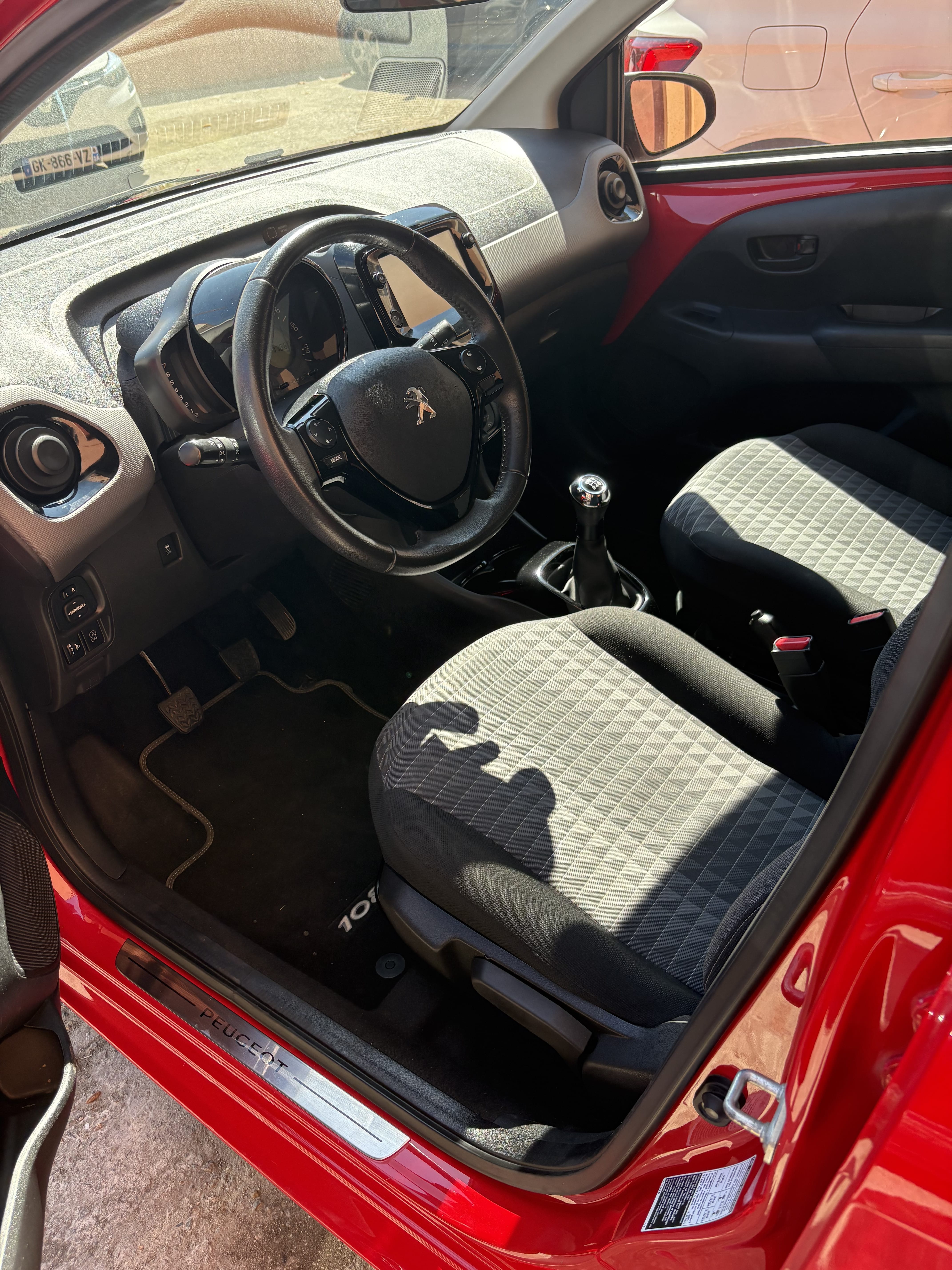 Peugeot 108 1.0 vti 72 cv avec GPS