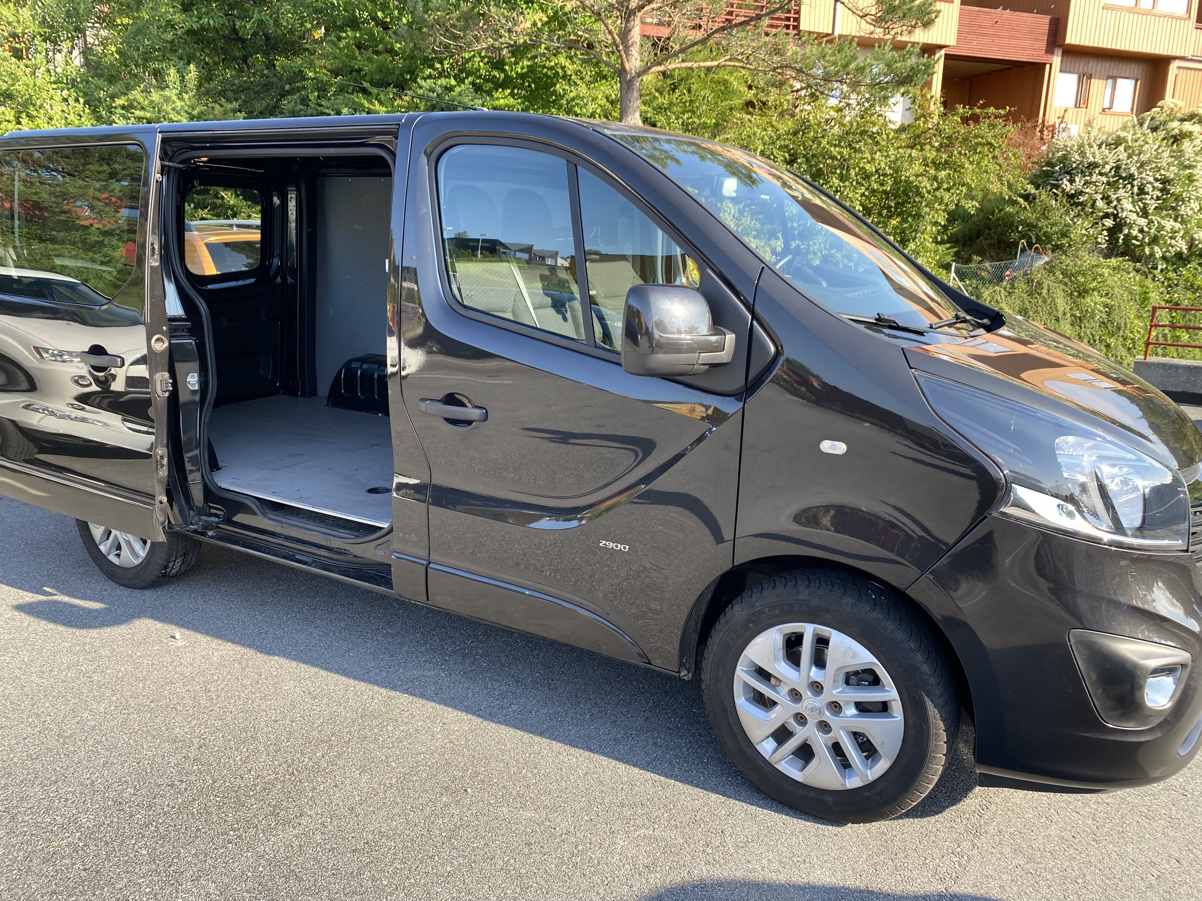 Opel Vivaro med Lydinngang