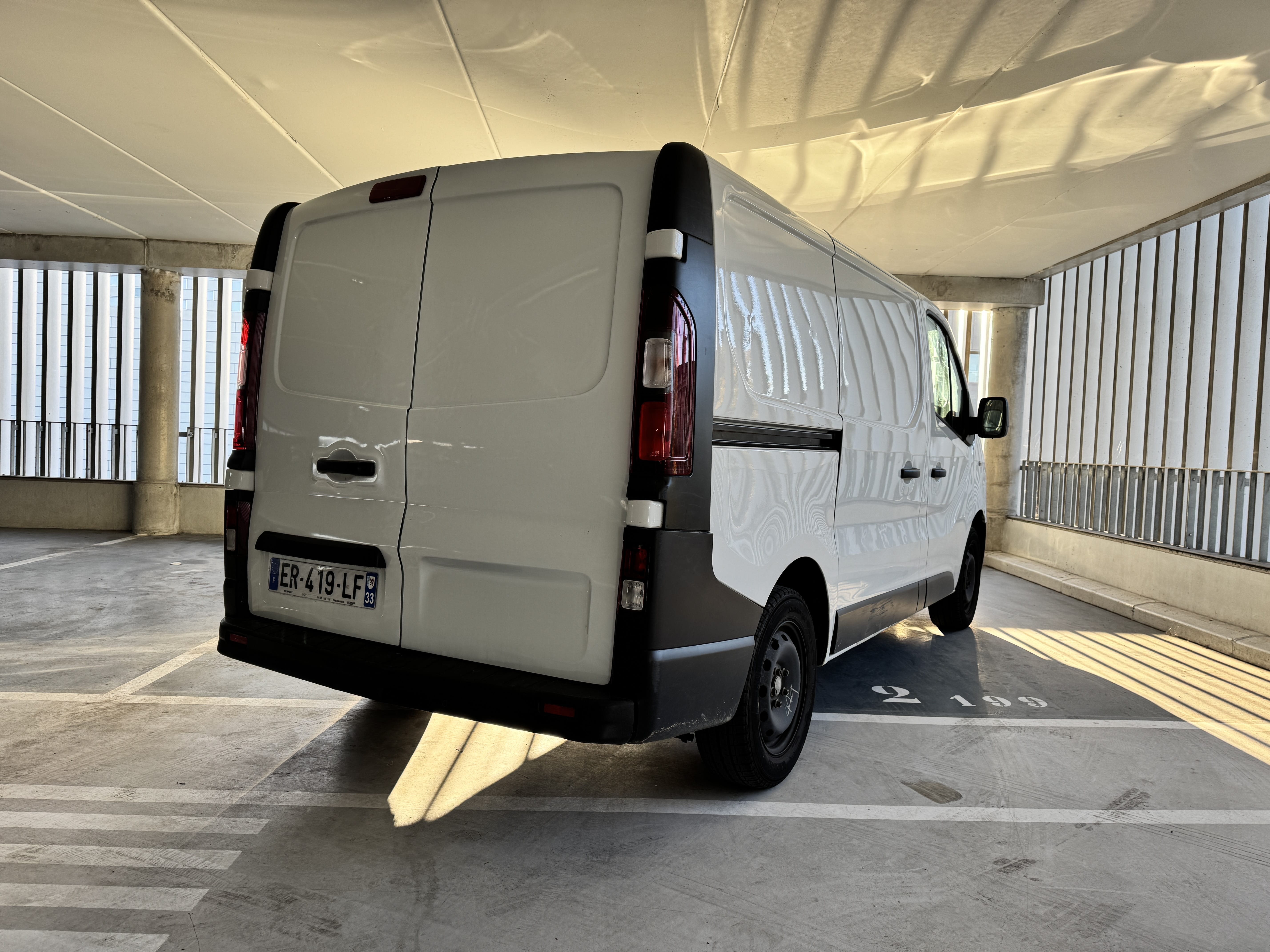 Renault Trafic  à louer Quartier Saint Jean  – Idéal pour vos déménagements et transports volumineux ! avec Régulateur de vitesse