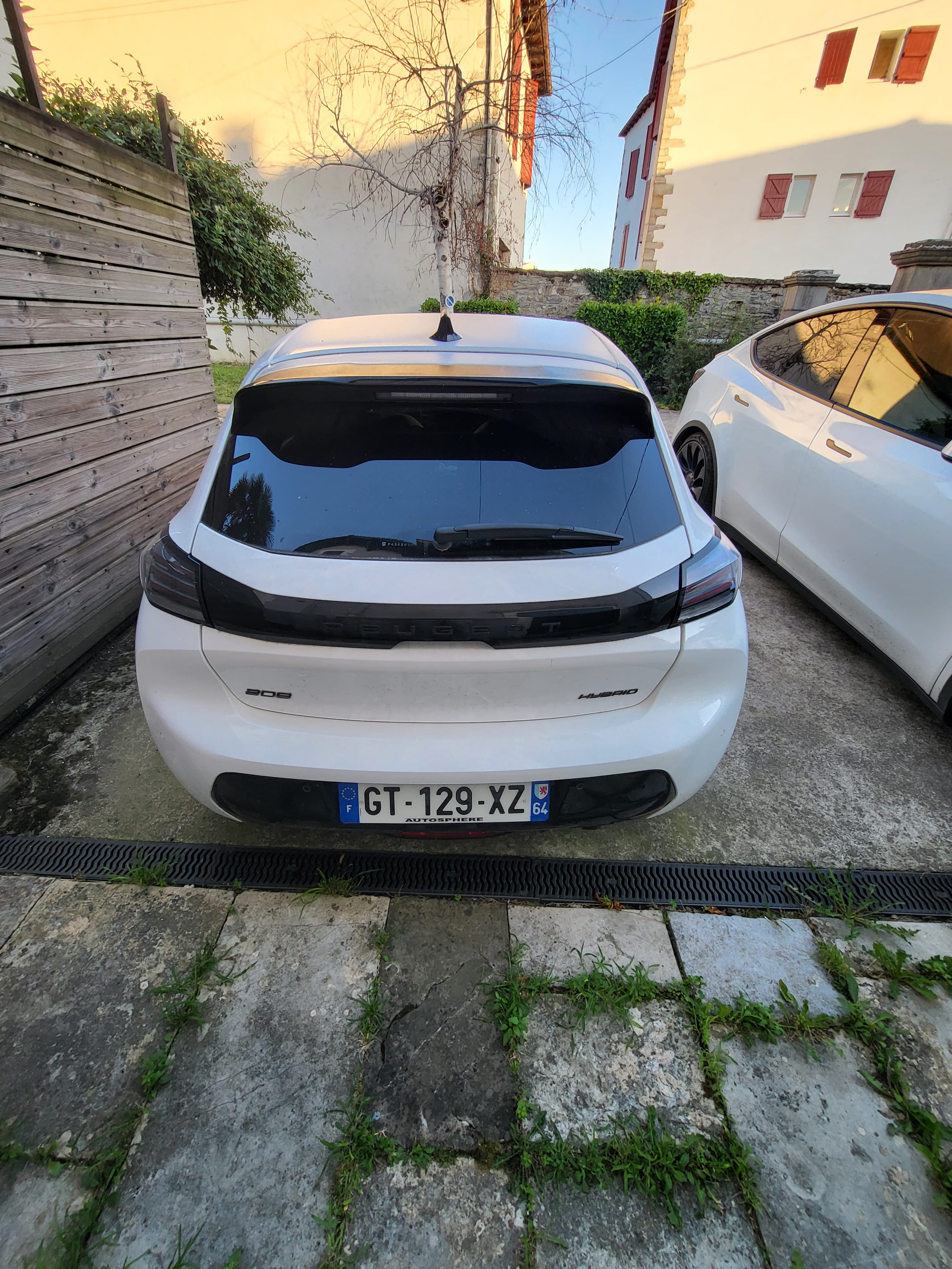 Peugeot 208 Hybrid avec Climatisation