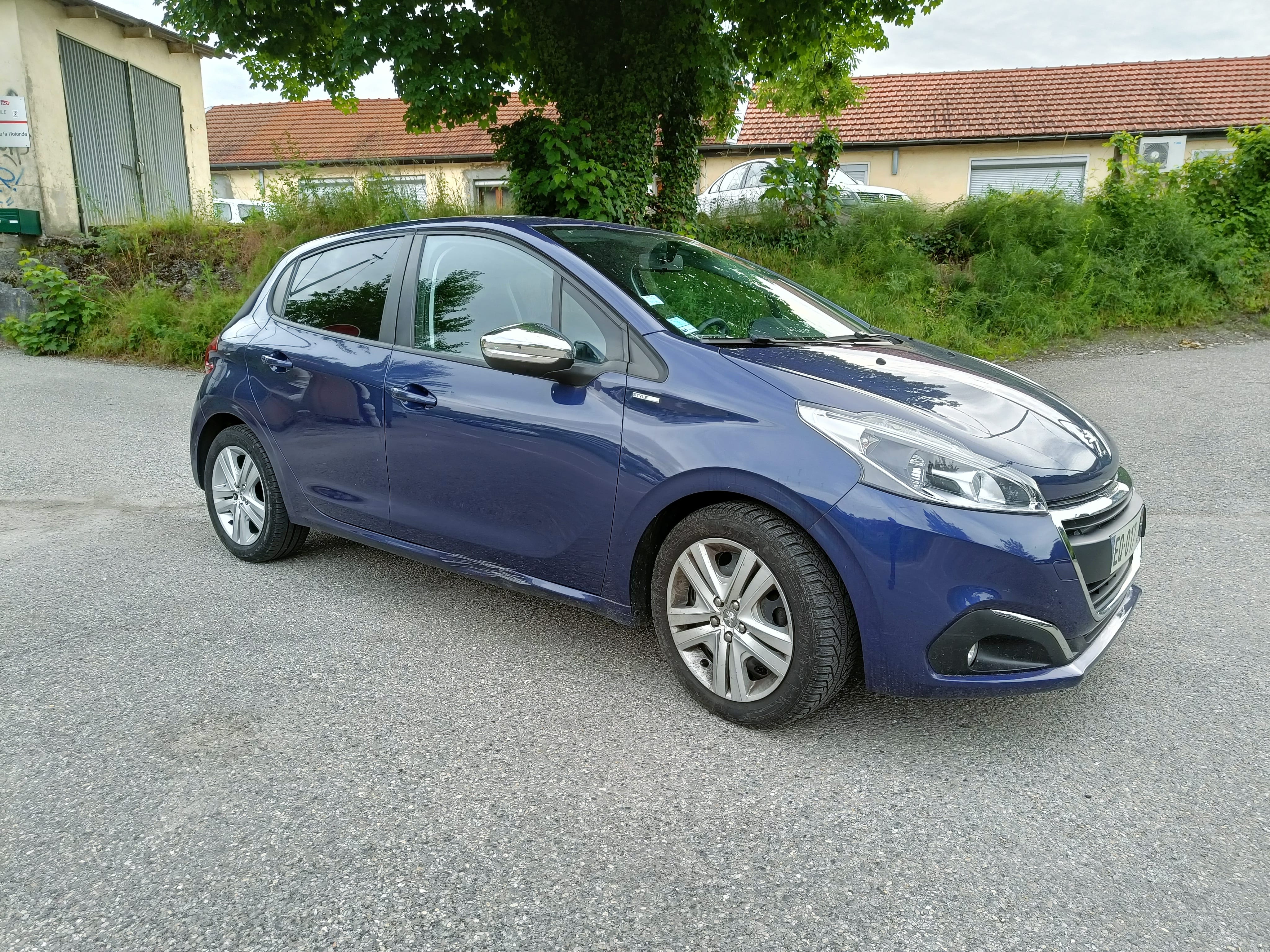 Peugeot 208 avec GPS