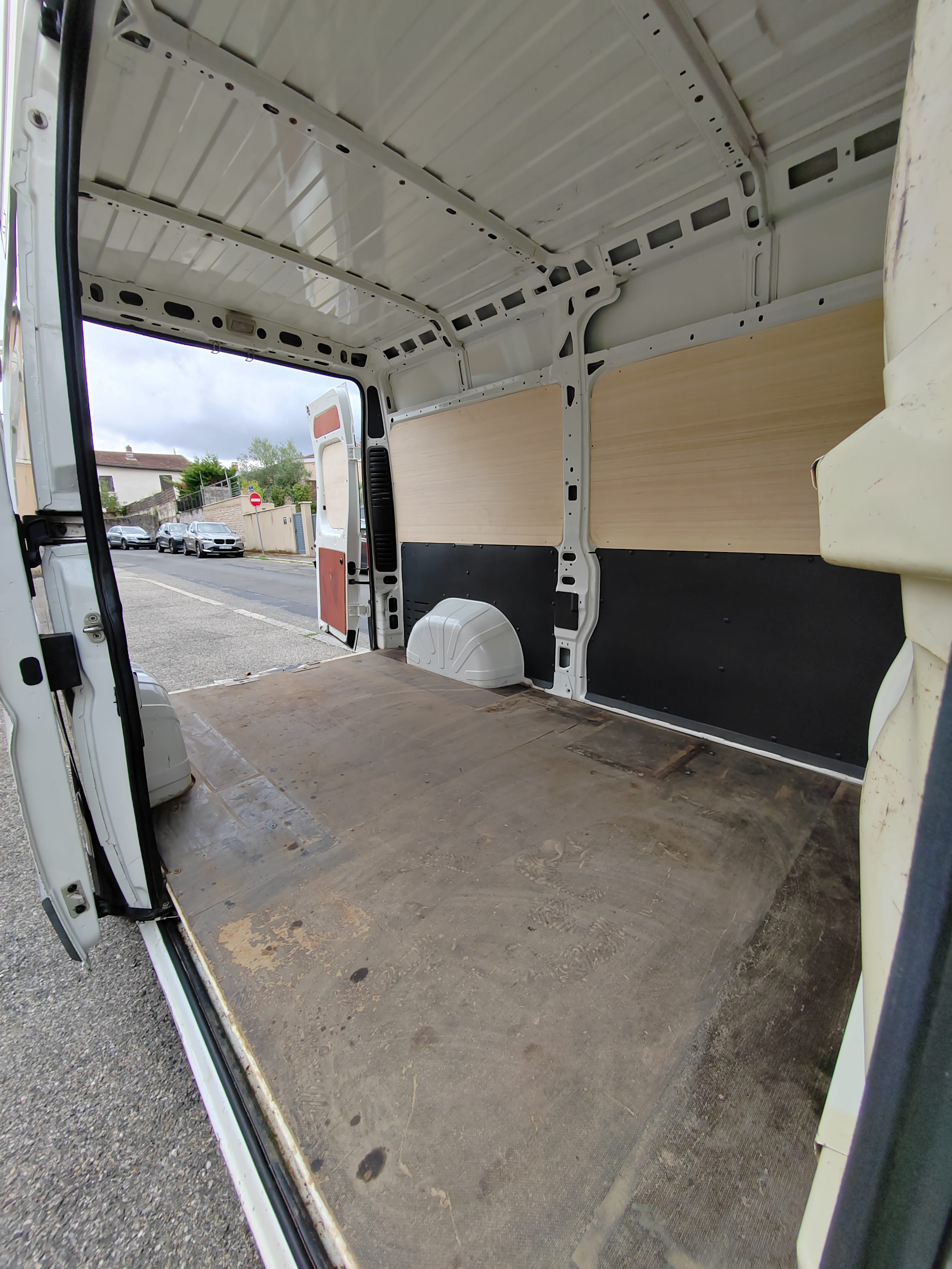Citroen Jumper L2H2 - 2.0L BlueHDI 130ch (13m3) avec Attelage