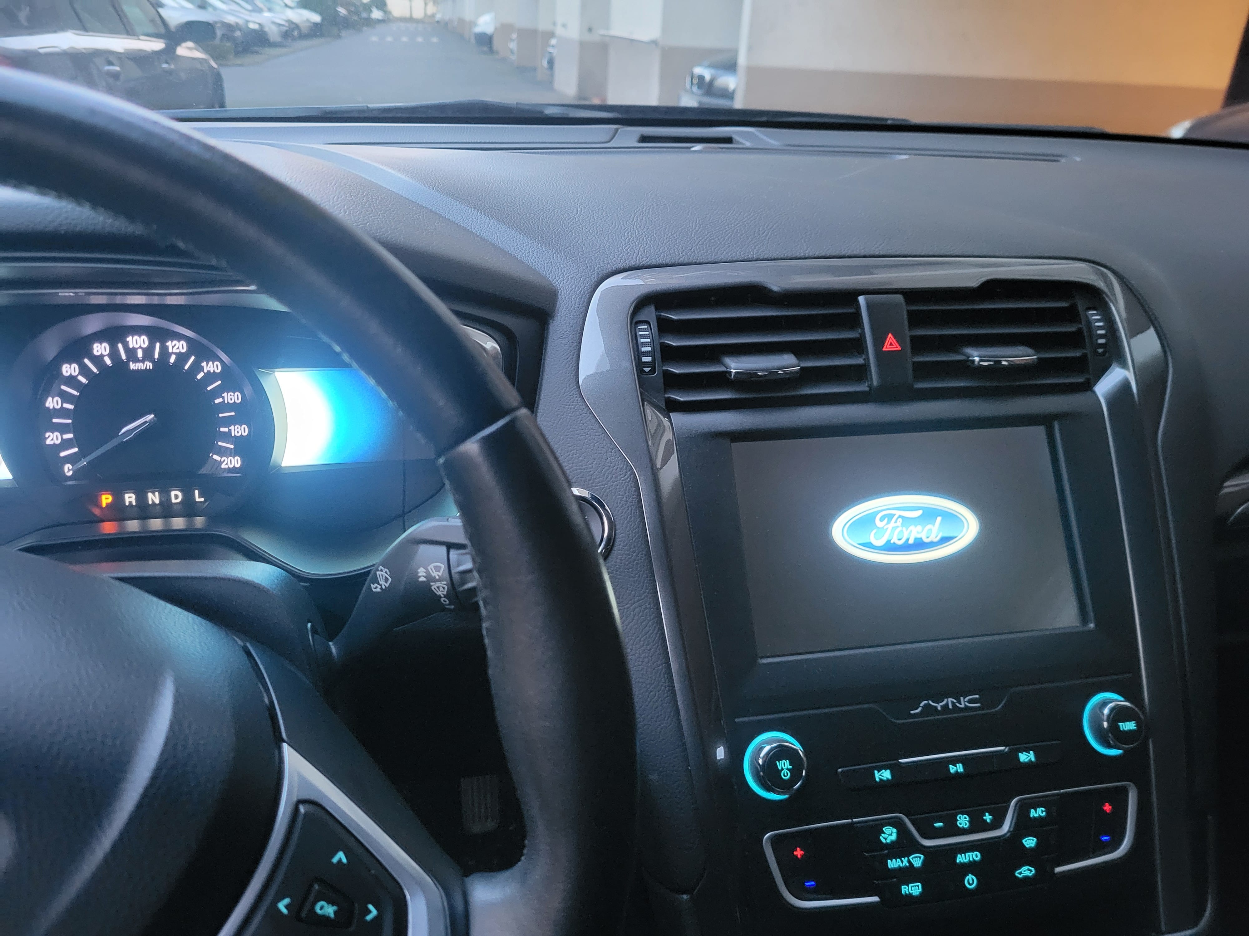 Ford Mondeo Hybride avec GPS