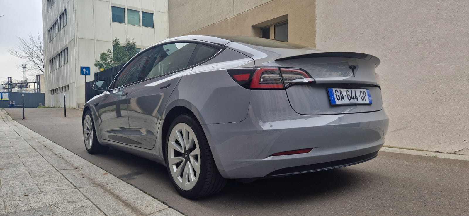 Tesla Model 3 Standard Range Plus – 100% électrique – Autopilot avec GPS