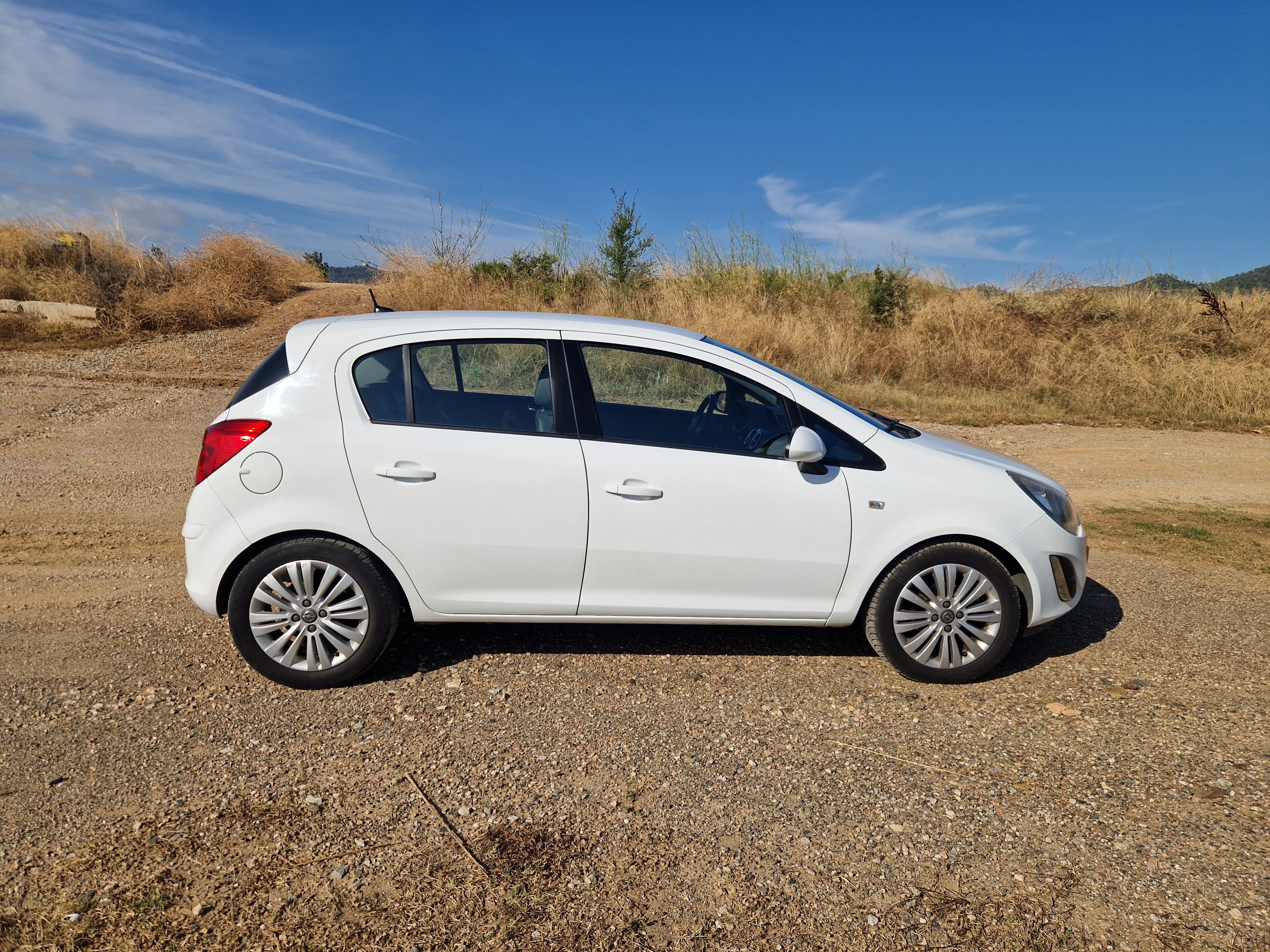 Opel Corsa Automático Conducción Cómoda y Ágil, Perfecto para Ciudad y Carretera. con Aire acondicionado