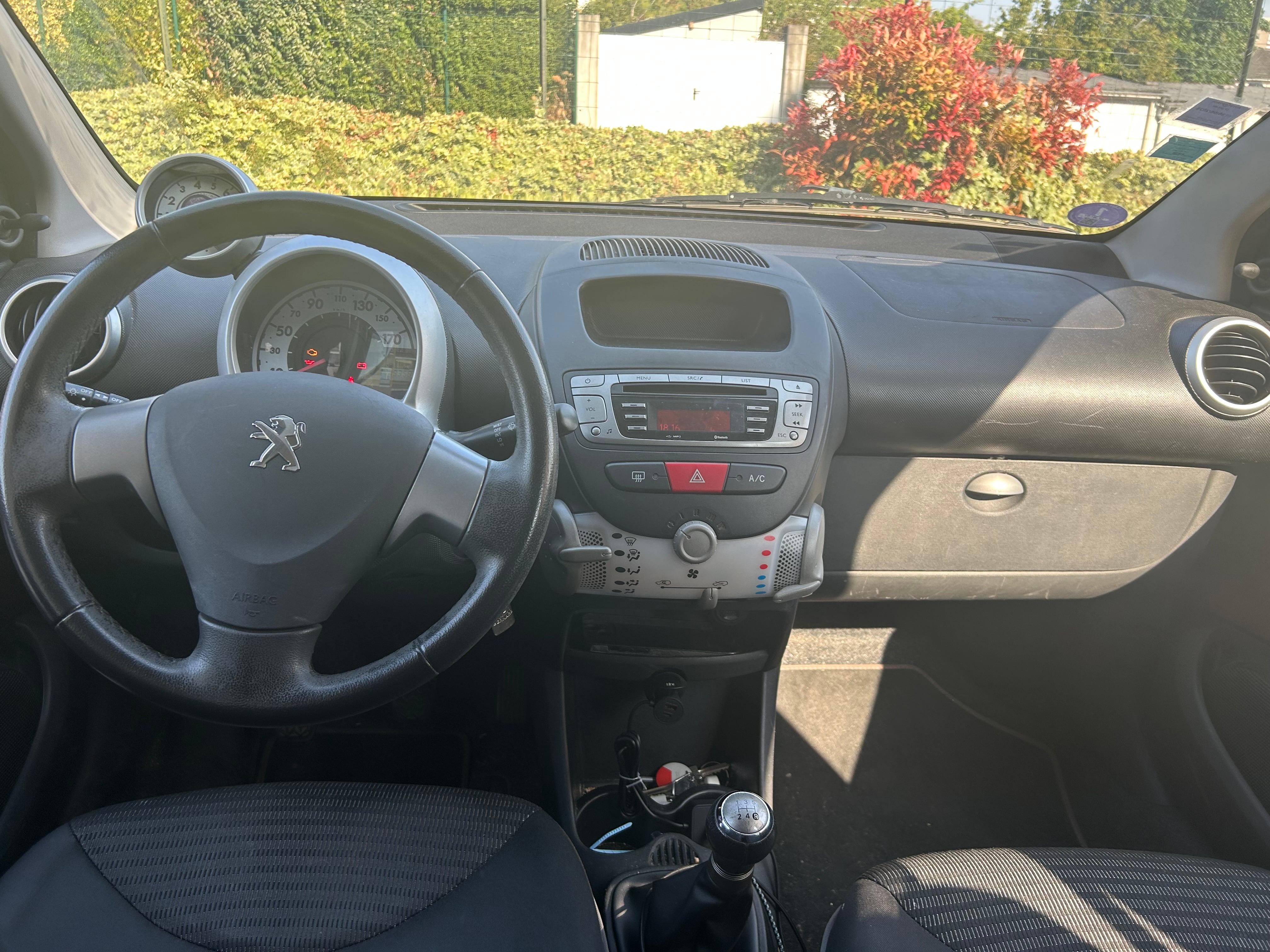 Peugeot 107 avec Accessible fauteuil roulant
