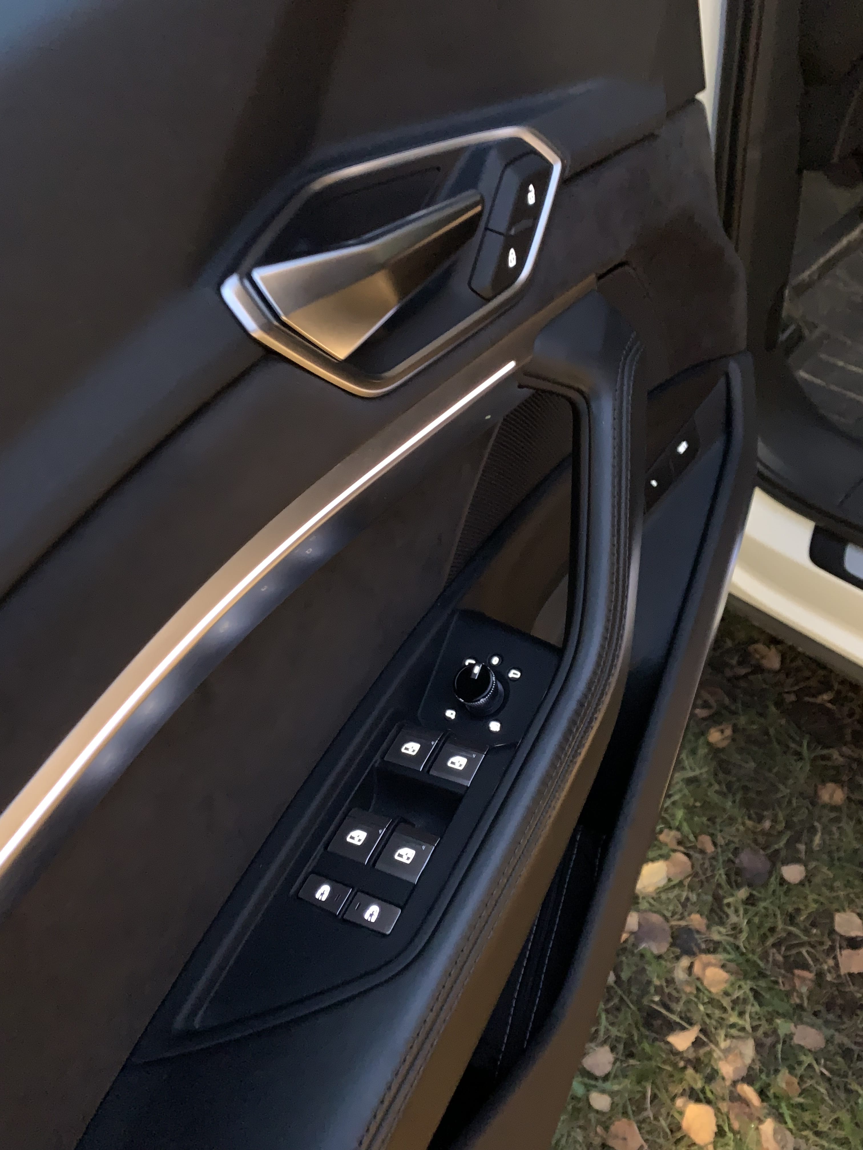 Audi e-tron with Baby seat