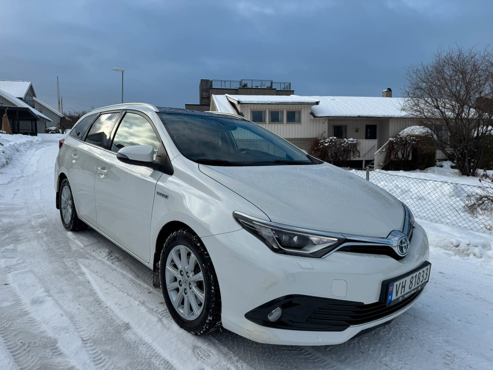 Toyota Auris Stasjonsvogn 1,8 Bensin / Hybrid with Air conditioning
